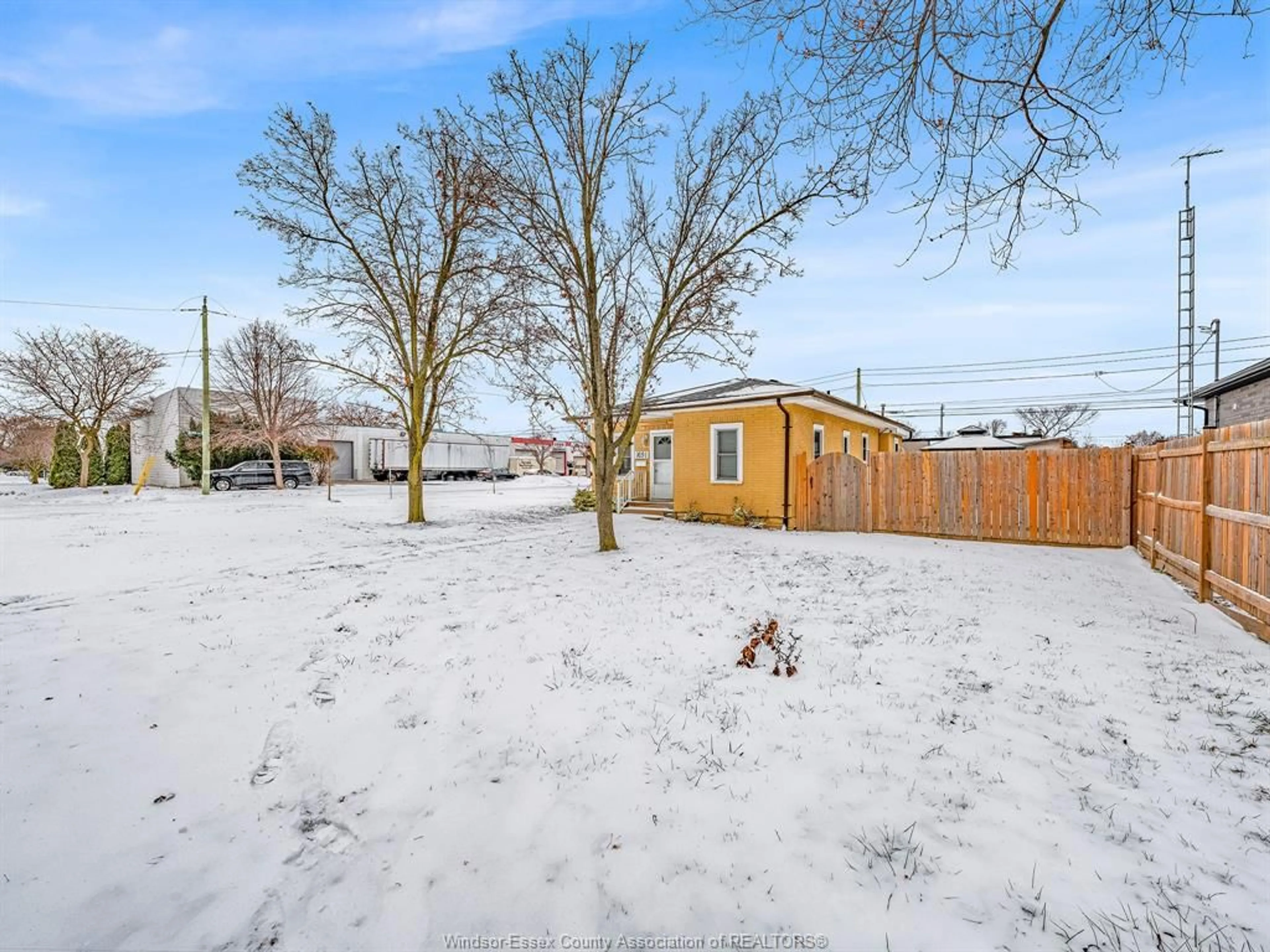 A pic from outside/outdoor area/front of a property/back of a property/a pic from drone, street for 3691 RIBERDY Rd, Windsor Ontario N9W 3V9