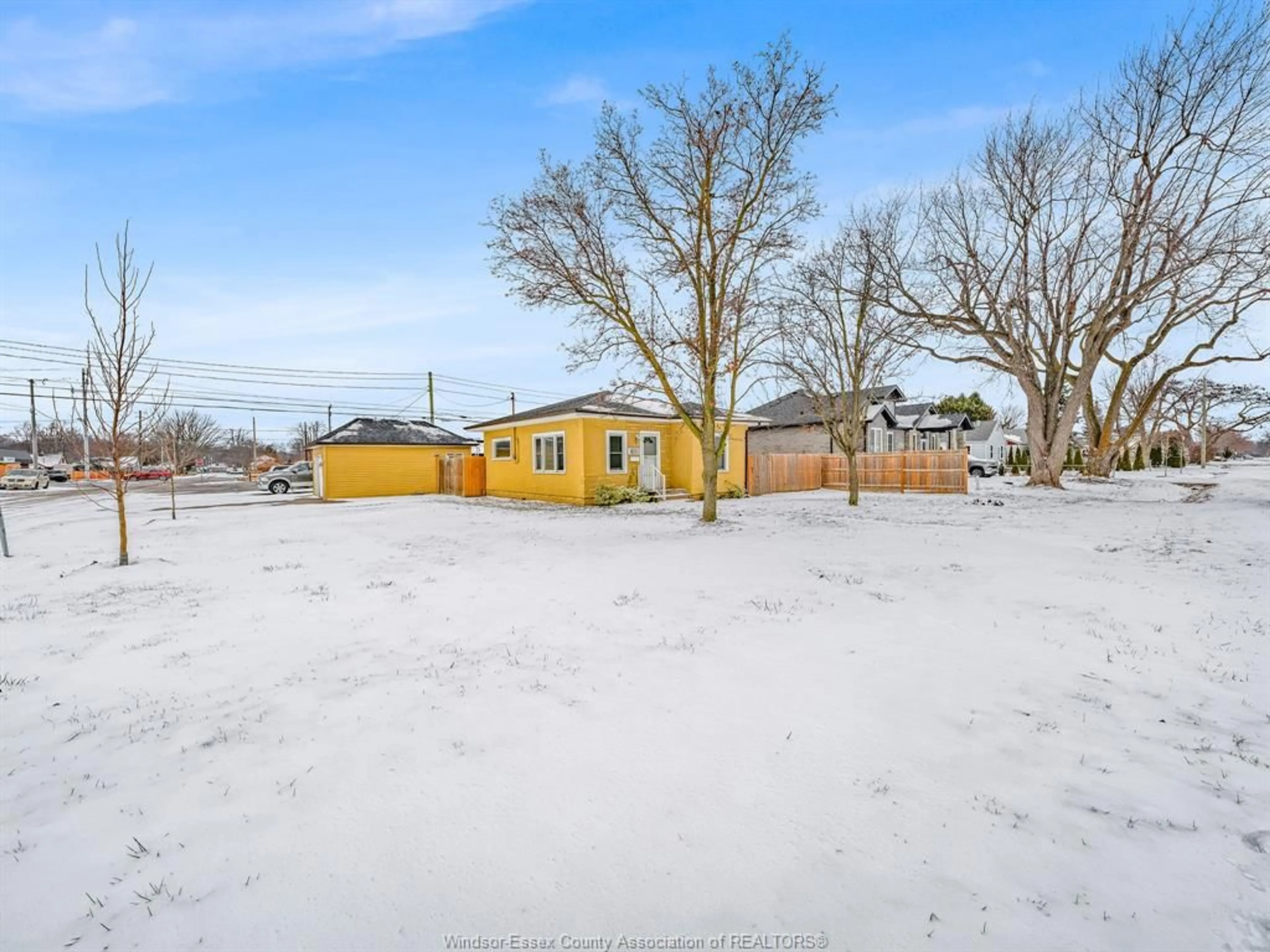 A pic from outside/outdoor area/front of a property/back of a property/a pic from drone, street for 3691 RIBERDY Rd, Windsor Ontario N9W 3V9