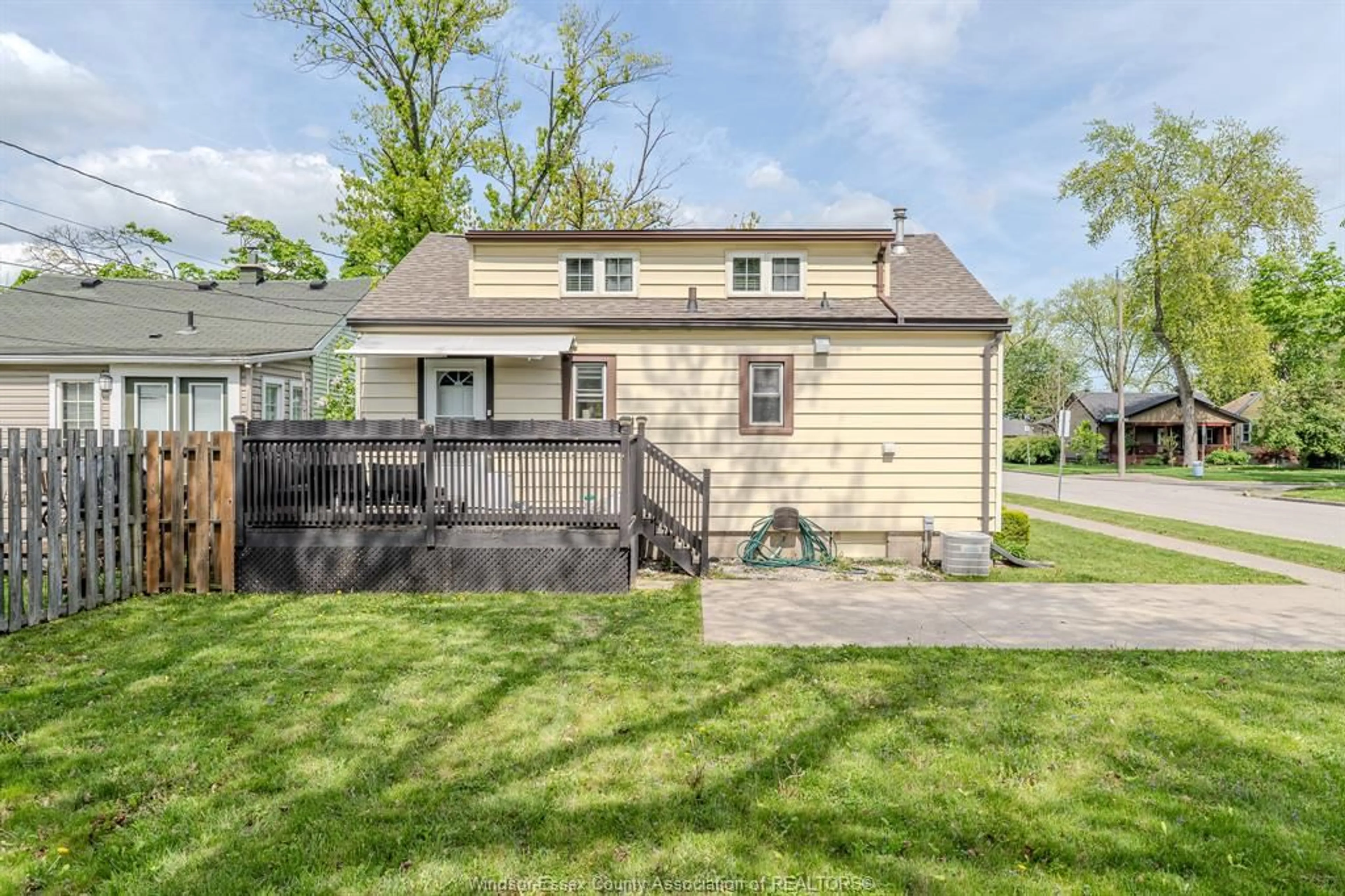 Unknown for 2297 PARENT, Windsor Ontario N8W 2E4