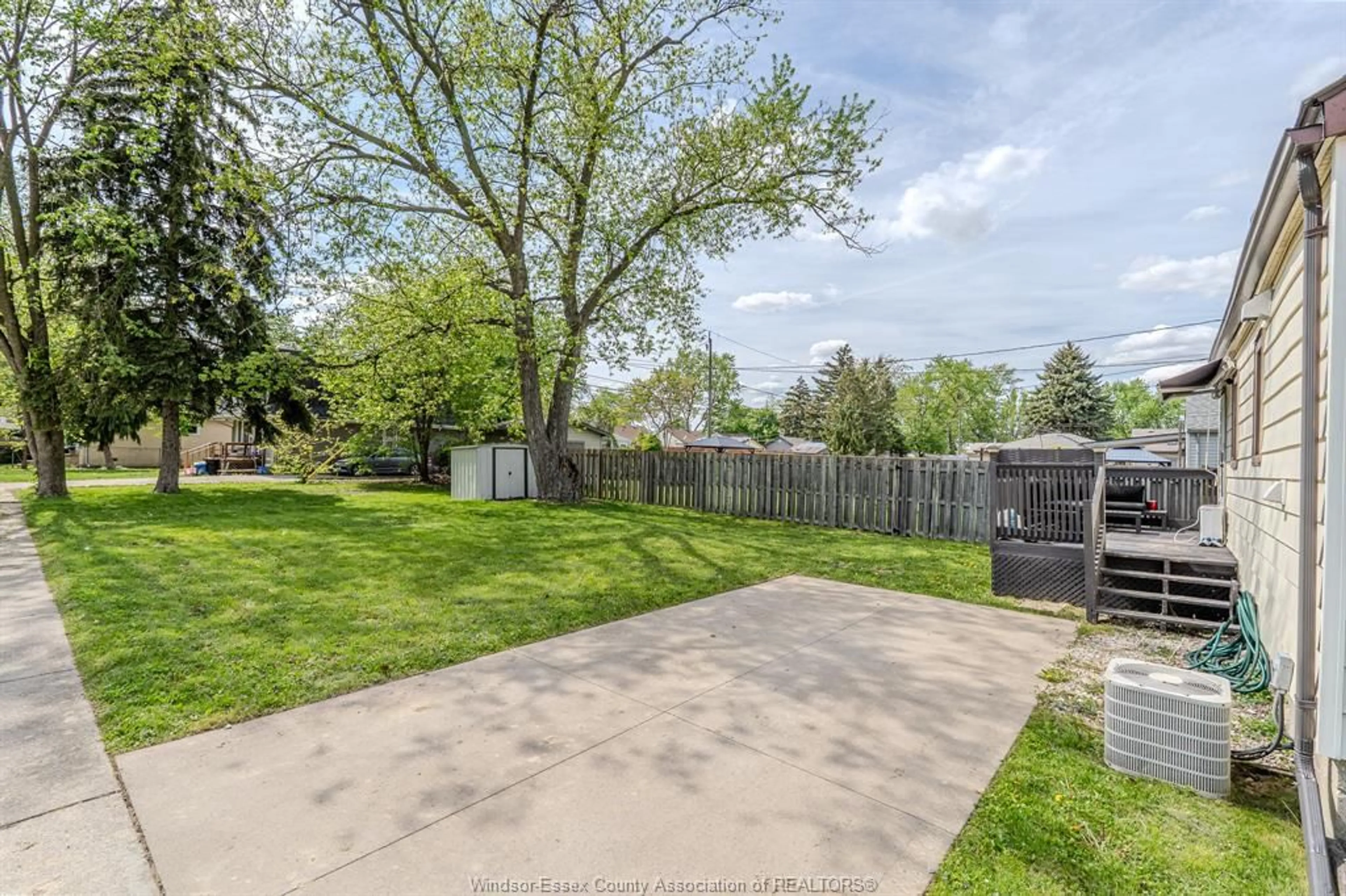 A pic from outside/outdoor area/front of a property/back of a property/a pic from drone, street for 2297 PARENT, Windsor Ontario N8W 2E4