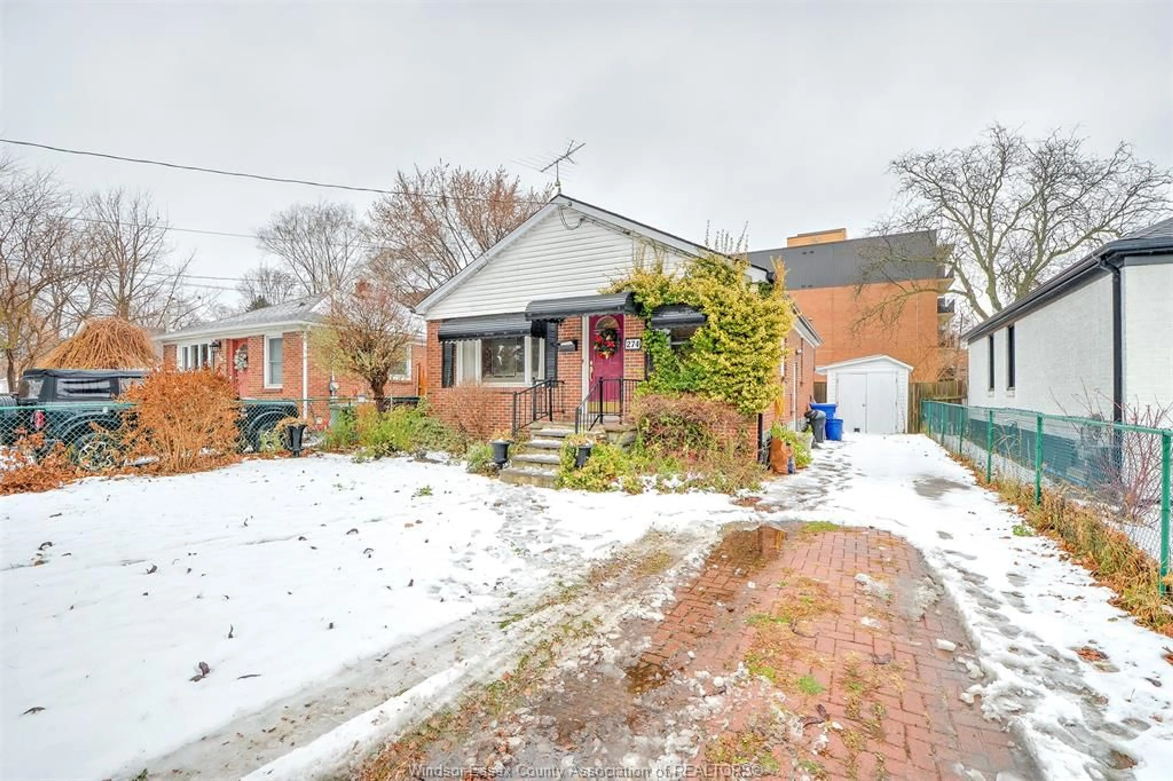 A pic from outside/outdoor area/front of a property/back of a property/a pic from drone, street for 274 St Paul Ave, Windsor Ontario N8S 3K8