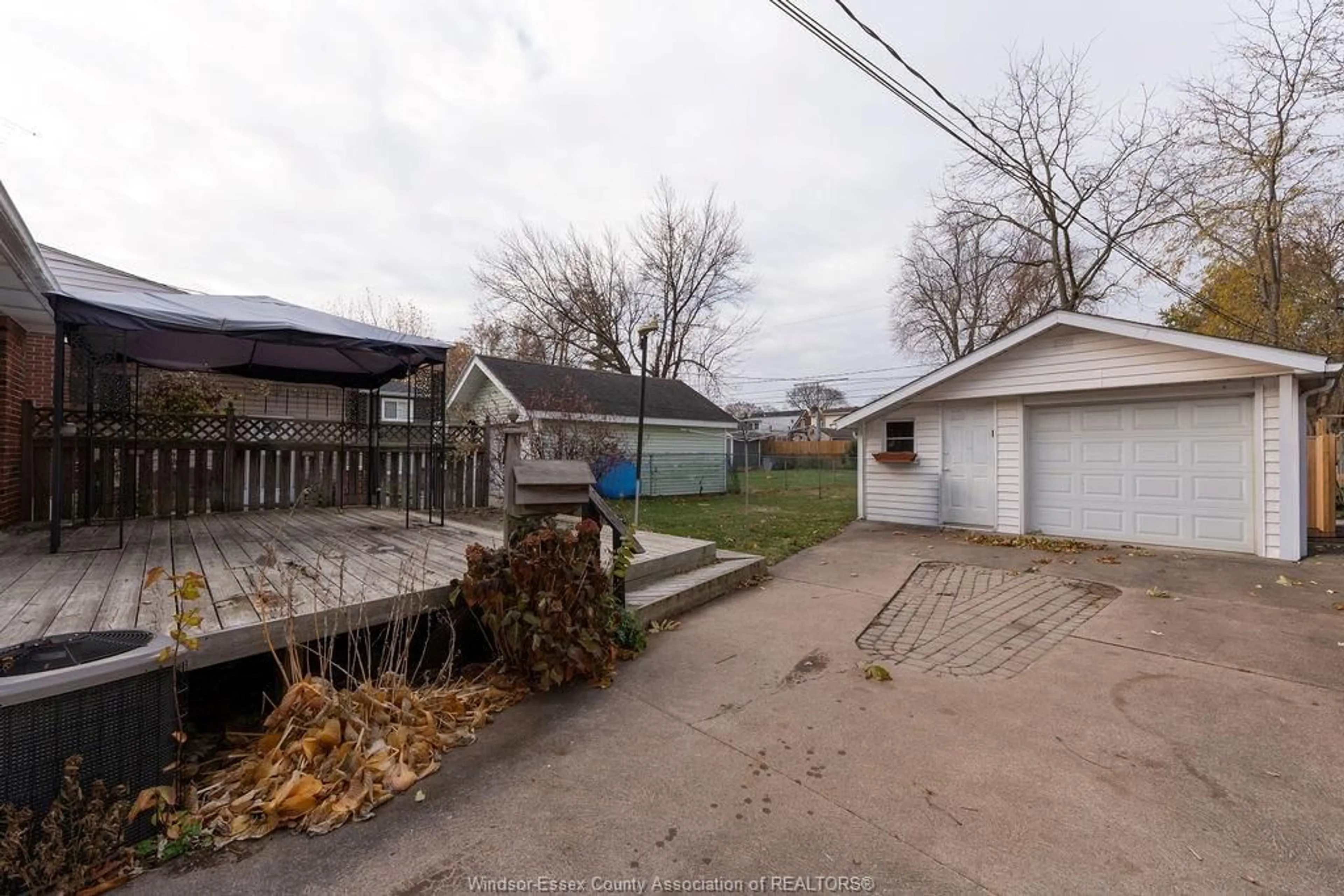 A pic from outside/outdoor area/front of a property/back of a property/a pic from drone, street for 929 JEFFERSON, Windsor Ontario N8S 2P9