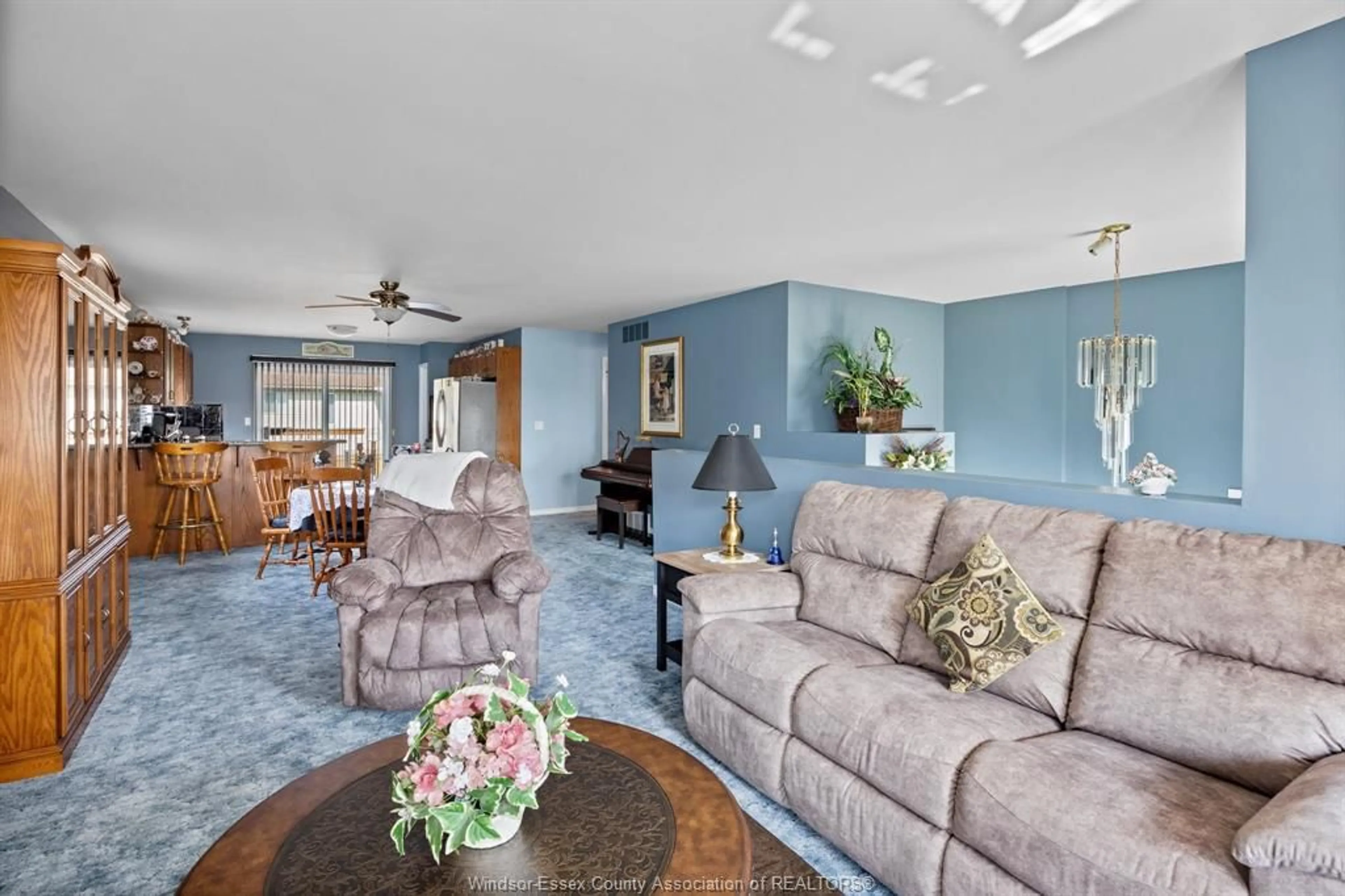 Living room with furniture, unknown for 440 BRIAR RIDGE, Amherstburg Ontario N9V 3W9