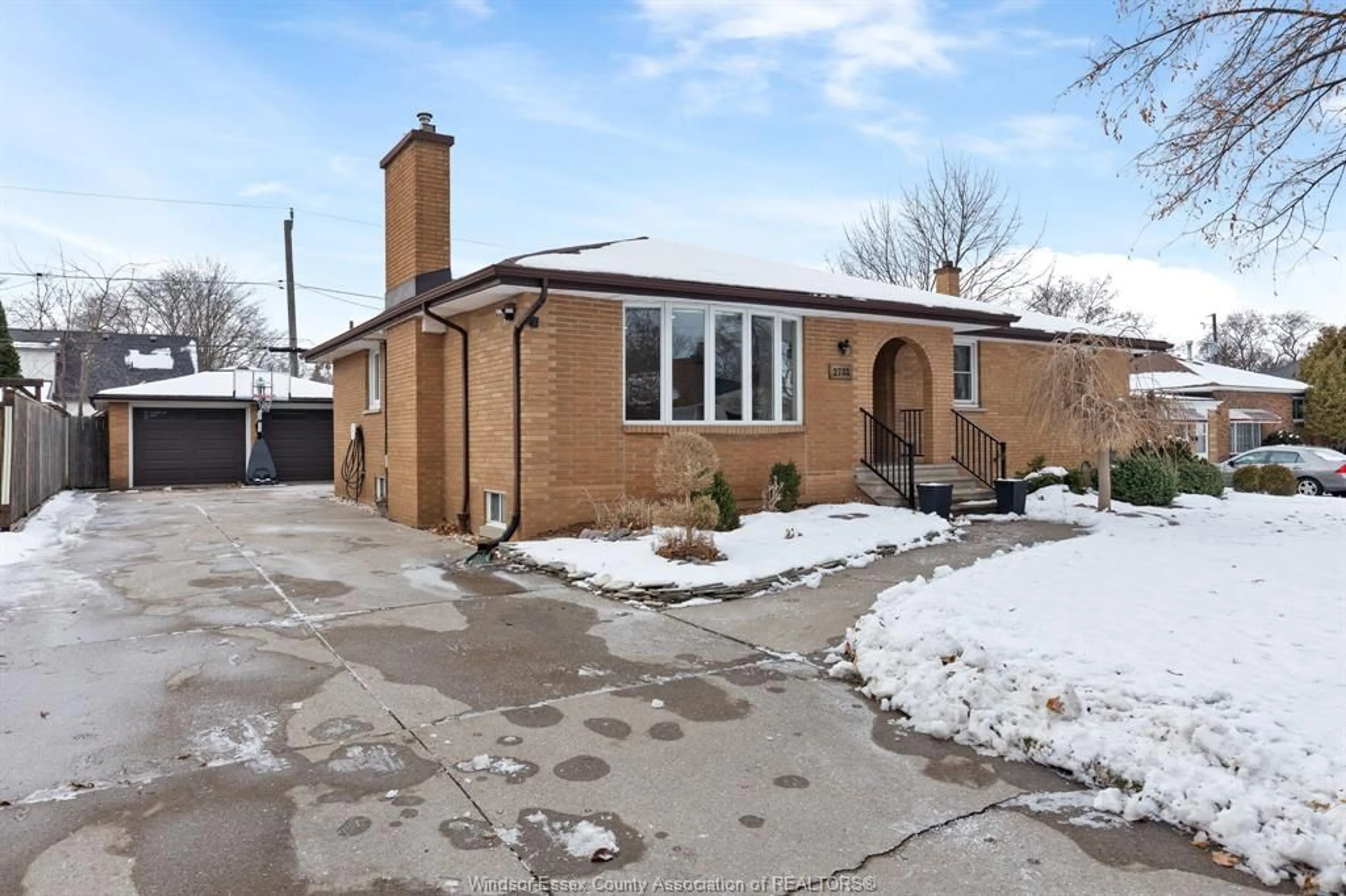 Home with brick exterior material, street for 2733 MCKAY Ave, Windsor Ontario N9E 2P7