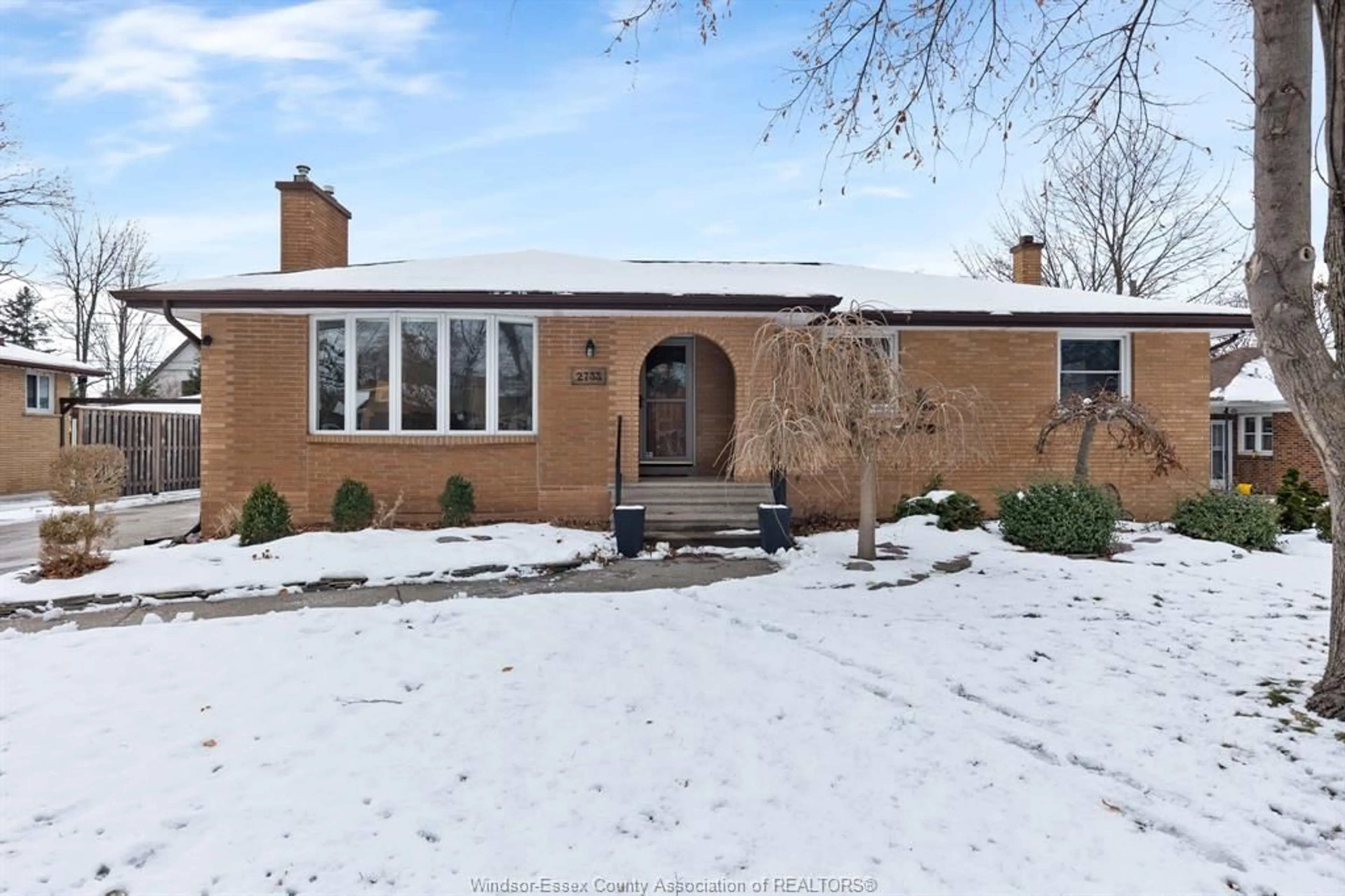 Home with brick exterior material, street for 2733 MCKAY Ave, Windsor Ontario N9E 2P7