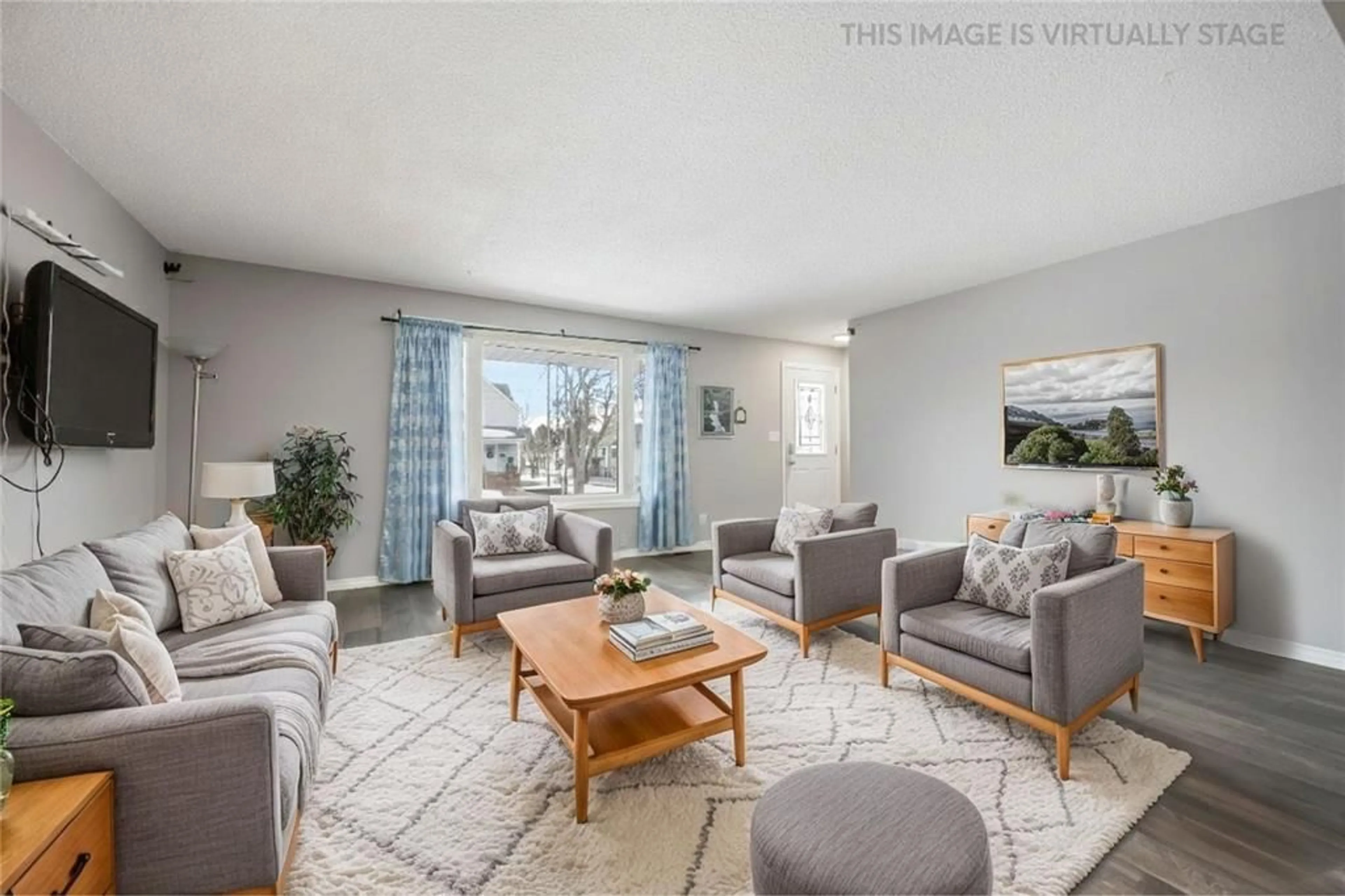 Living room with furniture, unknown for 204 MITTON St, Sarnia Ontario N7T 3C9