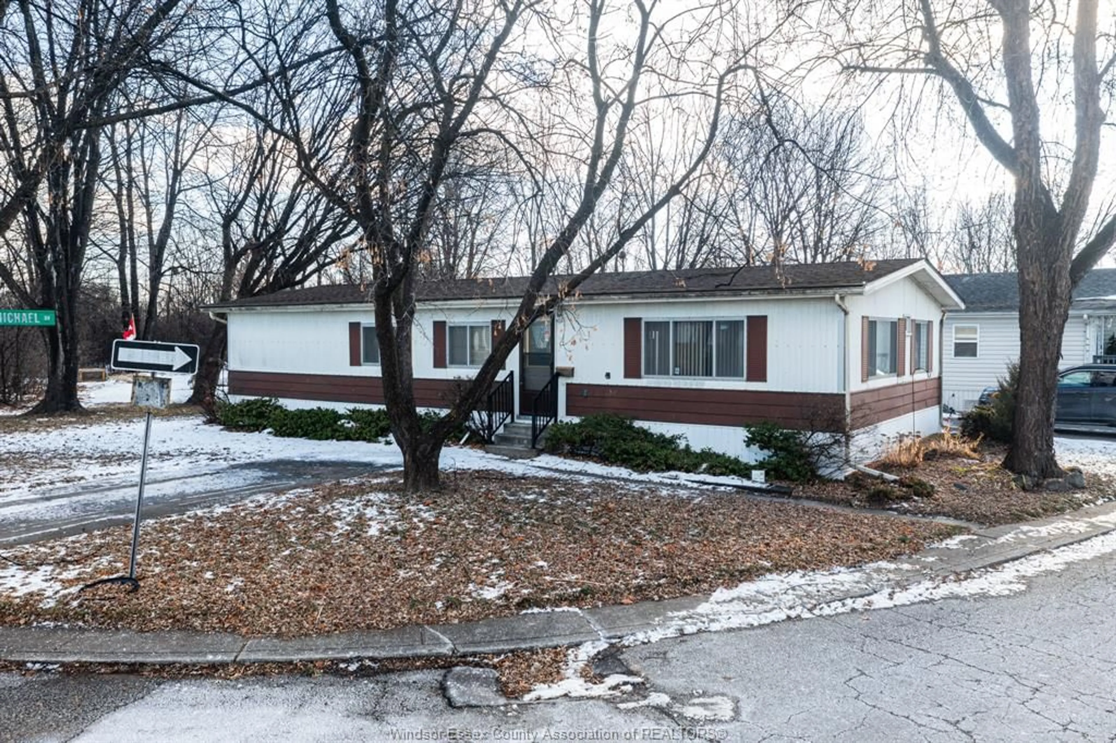 Home with vinyl exterior material, street for 150 MICHAEL, Lakeshore Ontario N8N 2V7