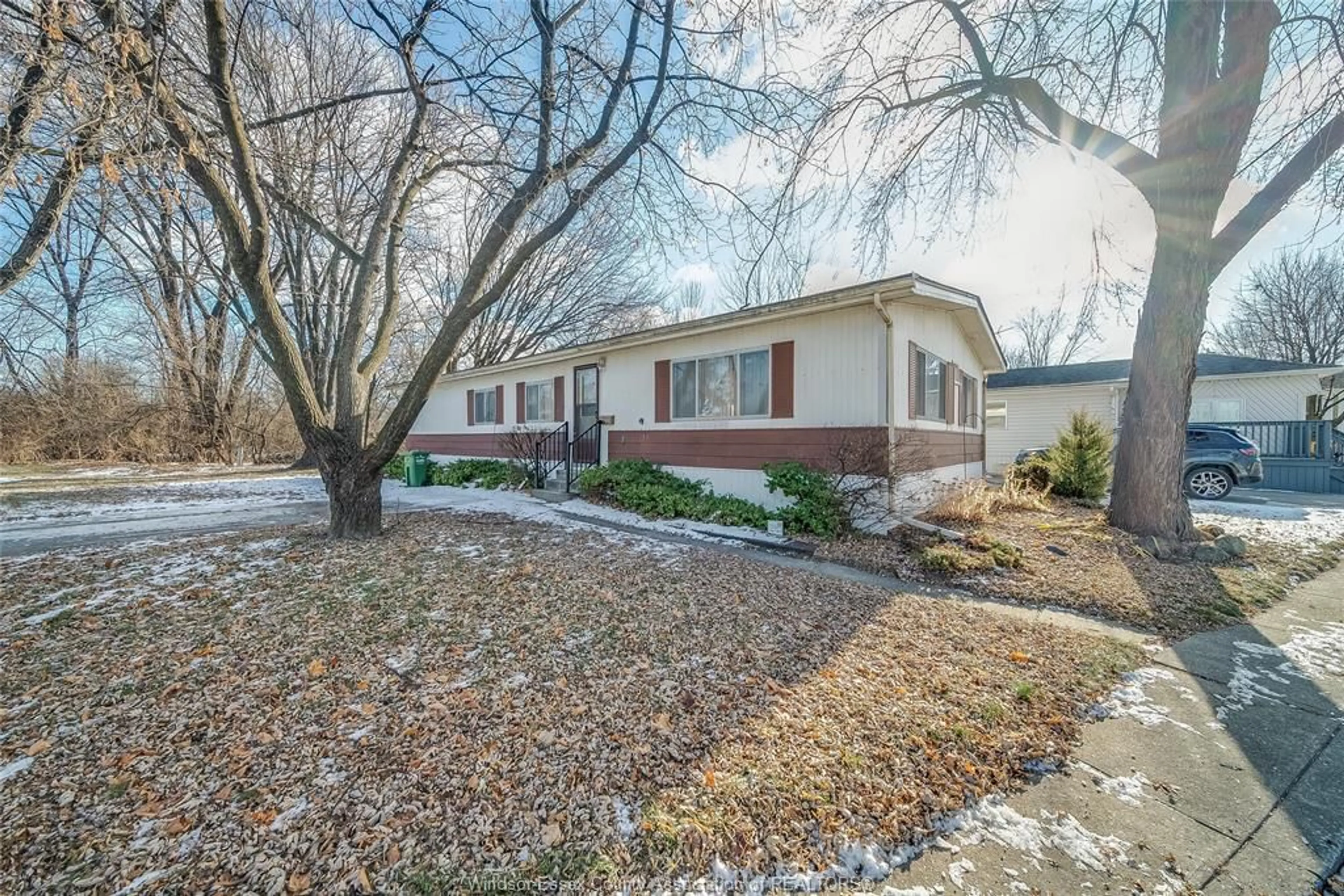 Home with vinyl exterior material, street for 150 MICHAEL, Lakeshore Ontario N8N 2V7