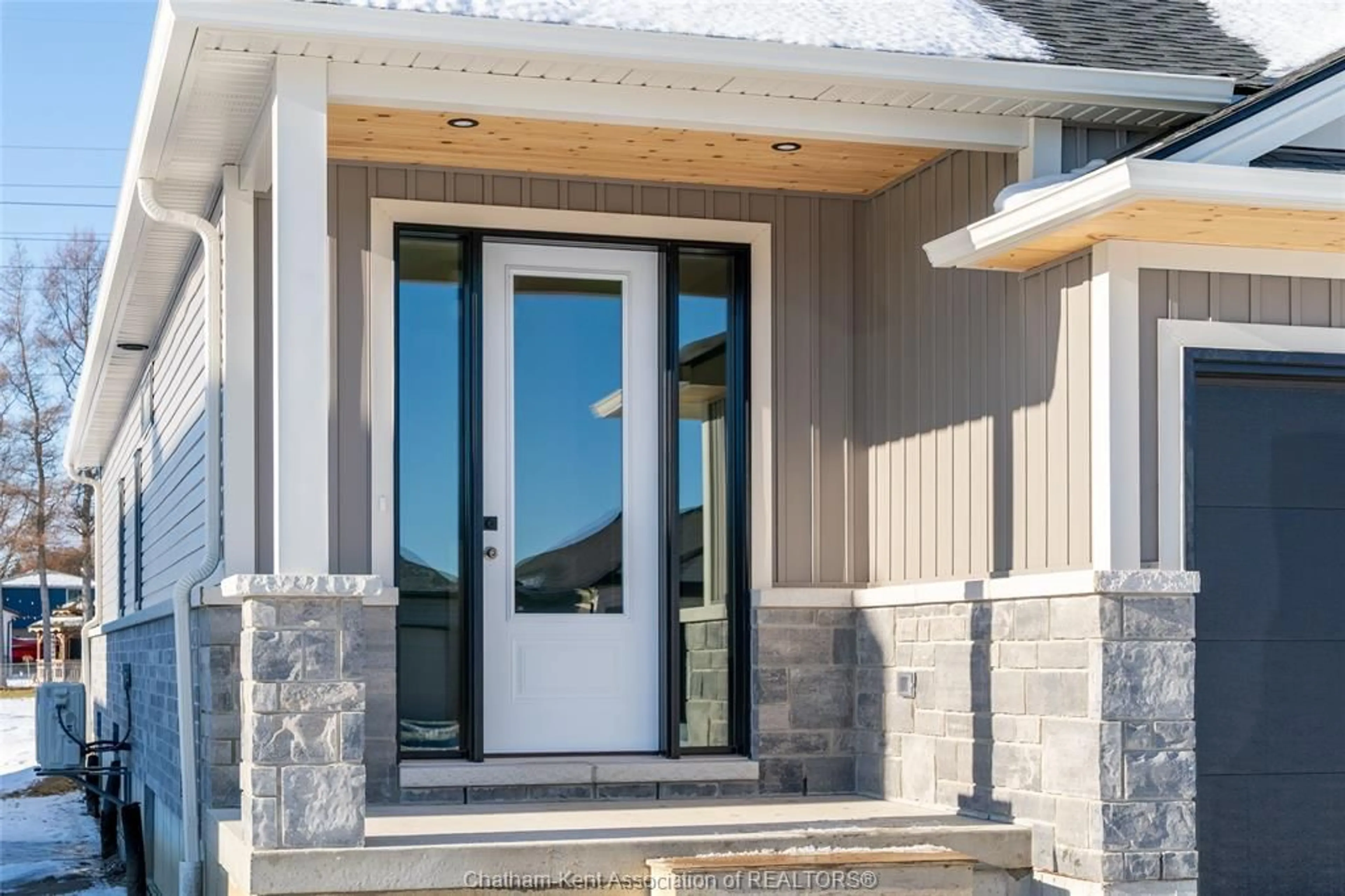 Indoor entryway for 130 Cabot Trail, Chatham Ontario N7L 0A3