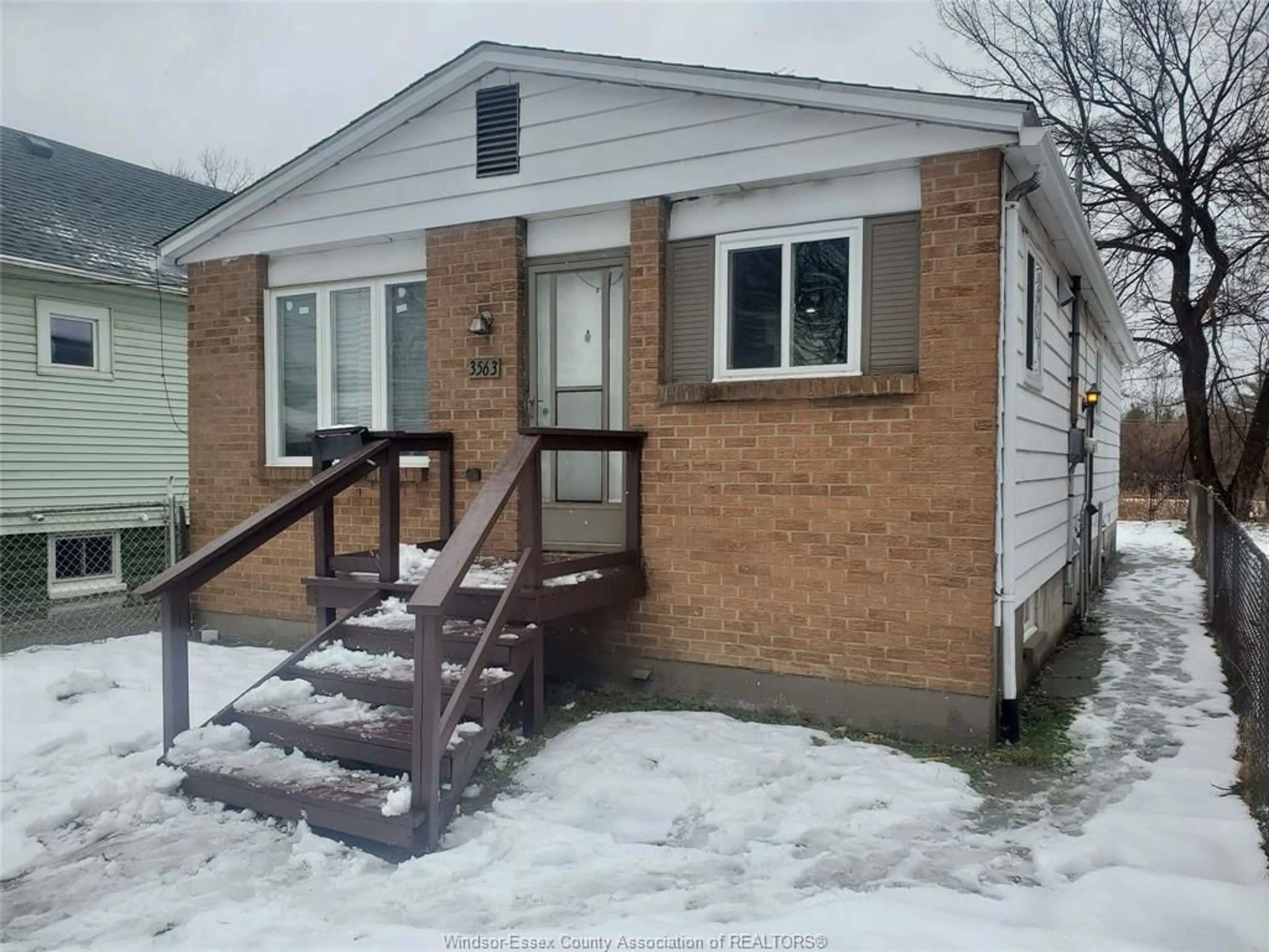 Unknown for 3563 BLOOMFIELD, Windsor Ontario N9C 1R8