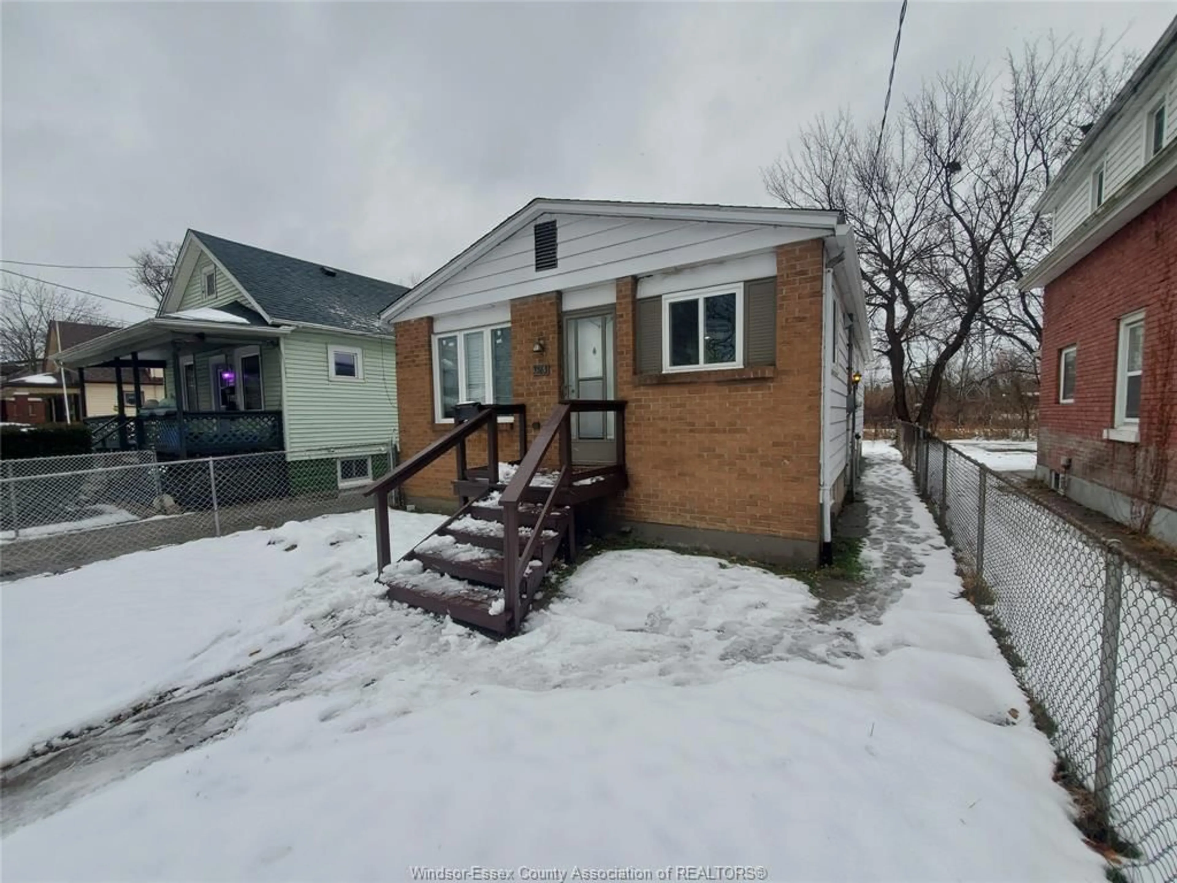 A pic from outside/outdoor area/front of a property/back of a property/a pic from drone, street for 3563 BLOOMFIELD, Windsor Ontario N9C 1R8