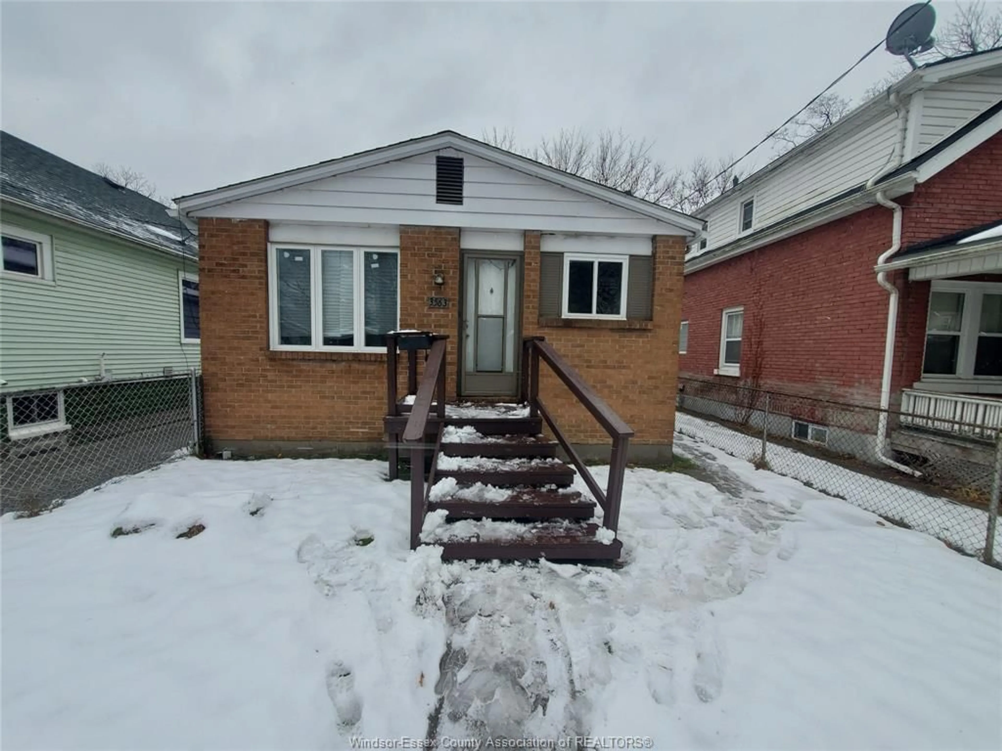 Unknown for 3563 BLOOMFIELD, Windsor Ontario N9C 1R8