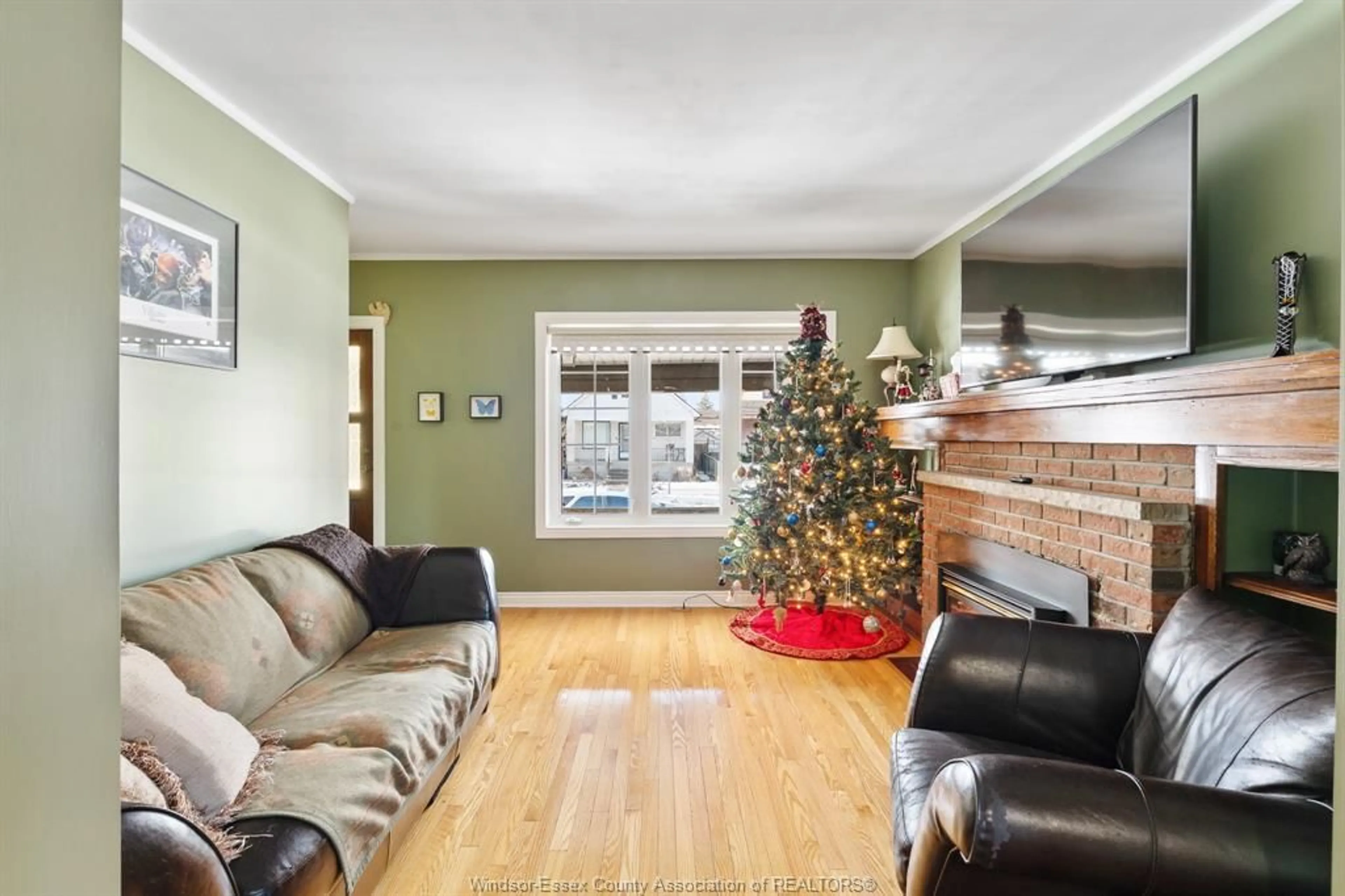 Living room with furniture, unknown for 1566 HALL Ave, Windsor Ontario N8X 4R7