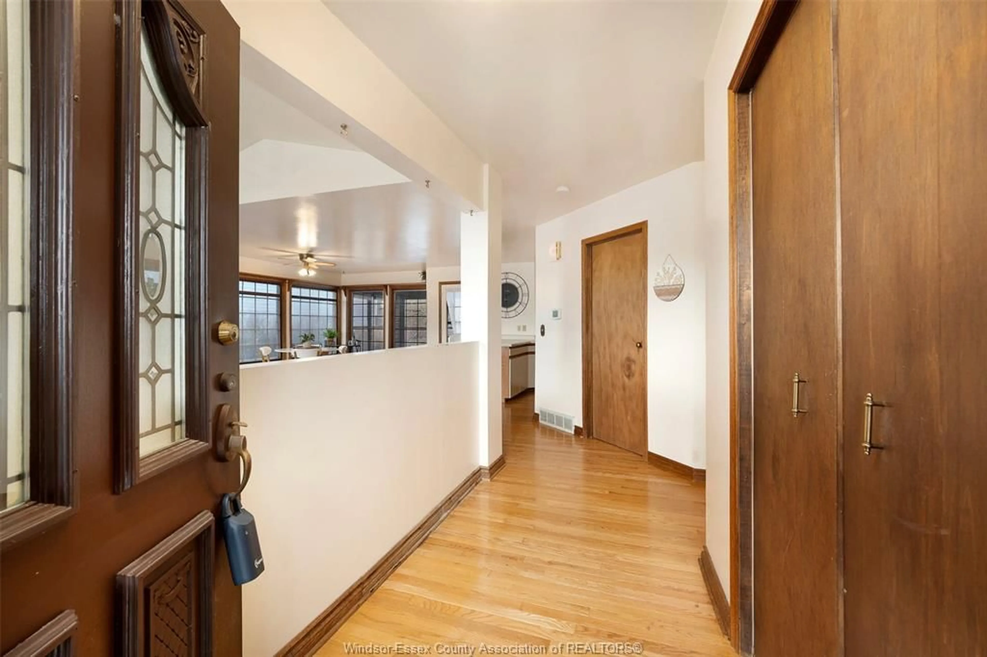 Indoor foyer for 8710 Middle Side Rd., McGregor Ontario N0R 1J0