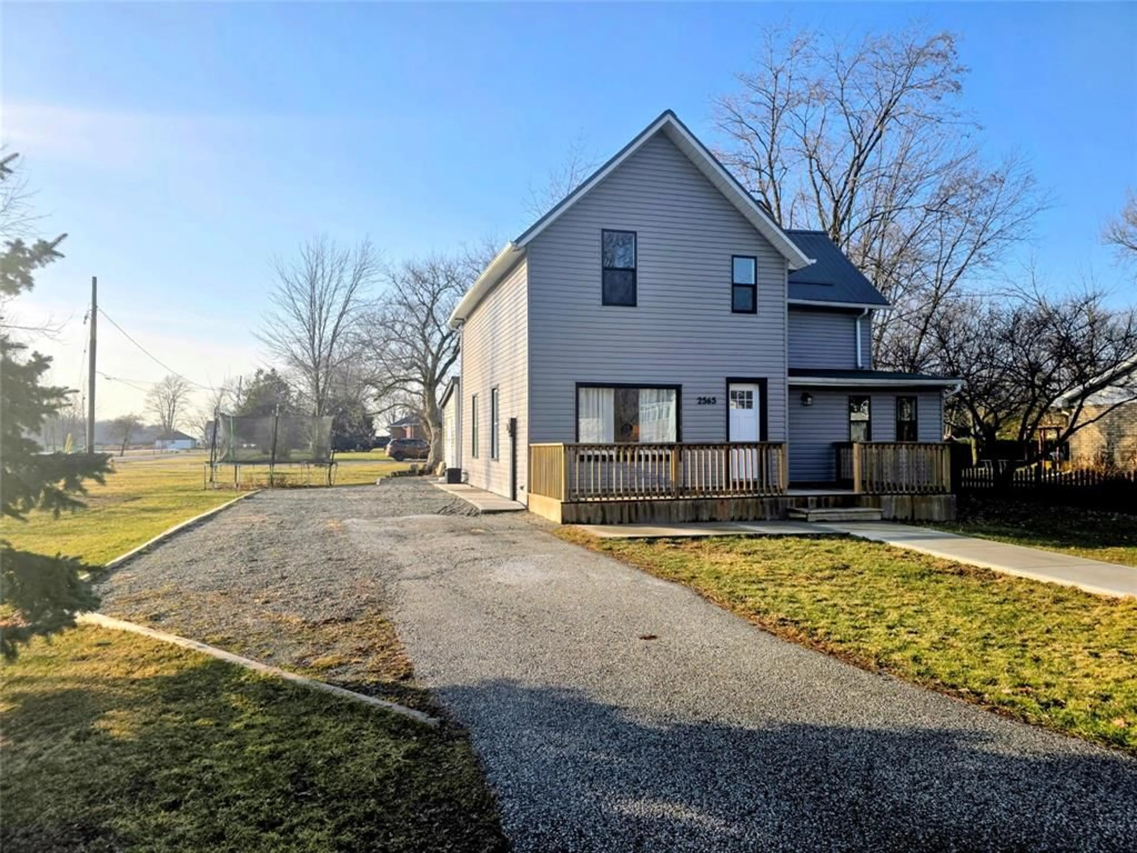 A pic from outside/outdoor area/front of a property/back of a property/a pic from drone, street for 2565 ELIZABETH St, Oil Springs Ontario N0N 1P0