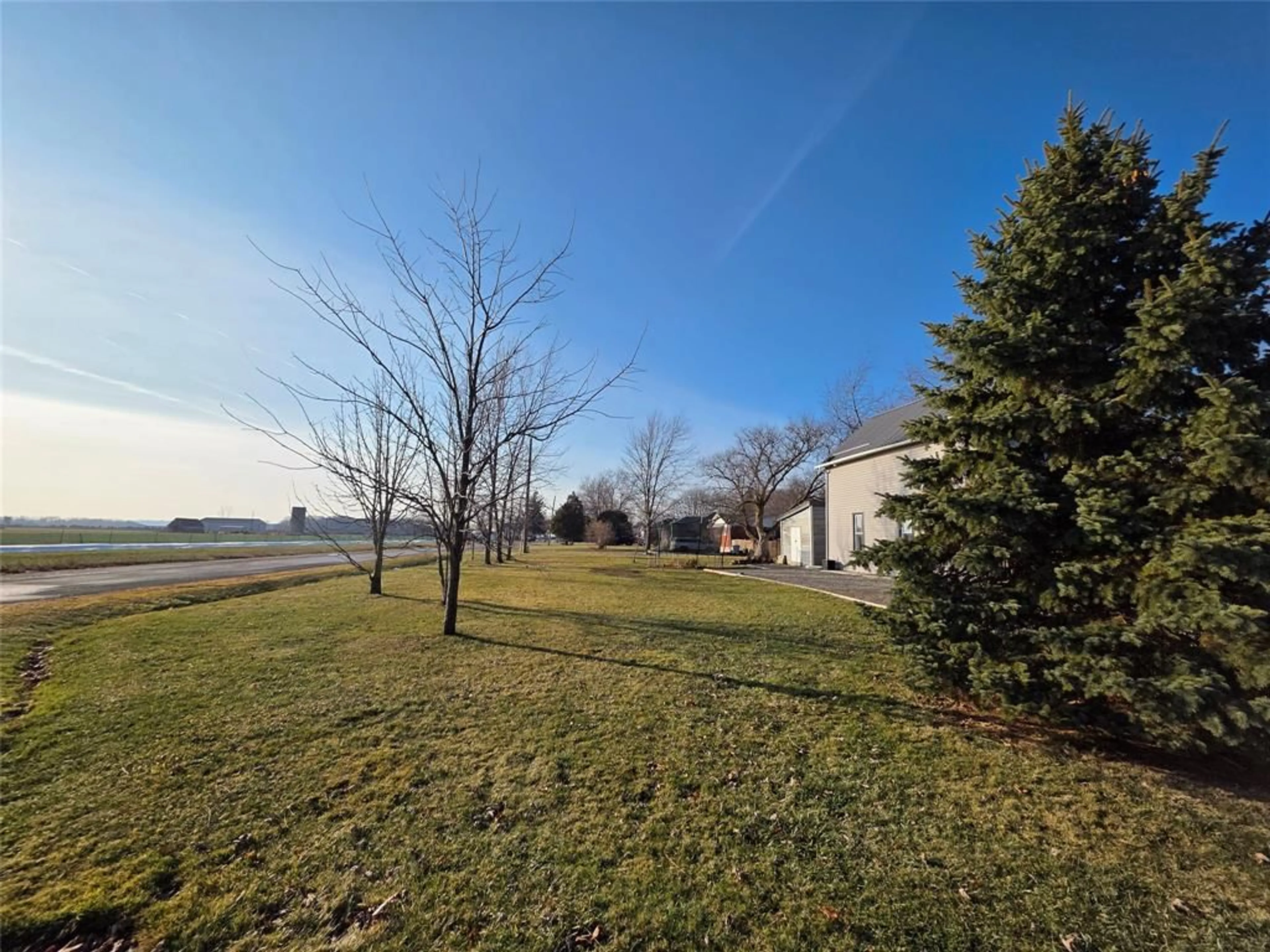 A pic from outside/outdoor area/front of a property/back of a property/a pic from drone, unknown for 2565 ELIZABETH St, Oil Springs Ontario N0N 1P0