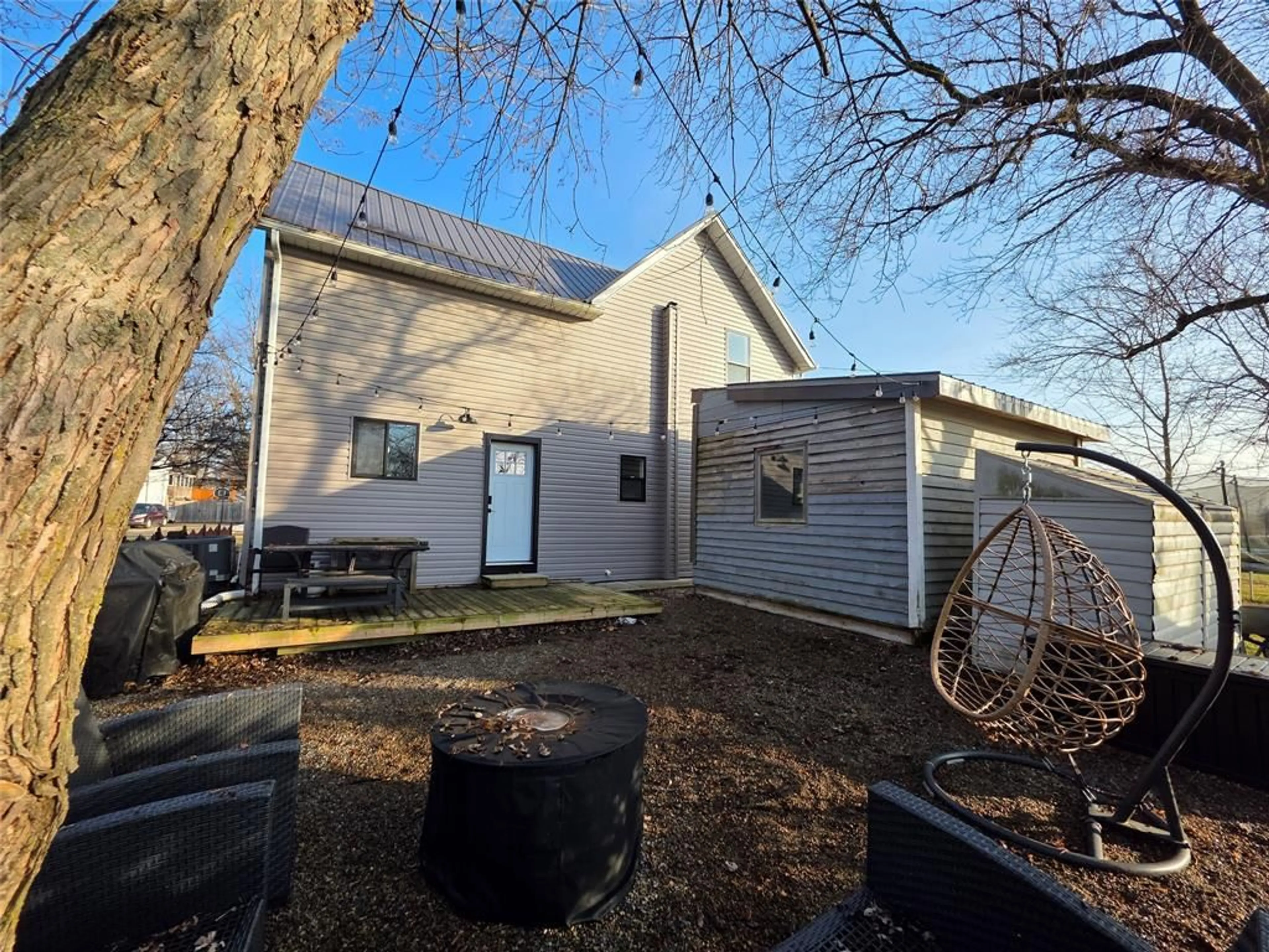 A pic from outside/outdoor area/front of a property/back of a property/a pic from drone, unknown for 2565 ELIZABETH St, Oil Springs Ontario N0N 1P0