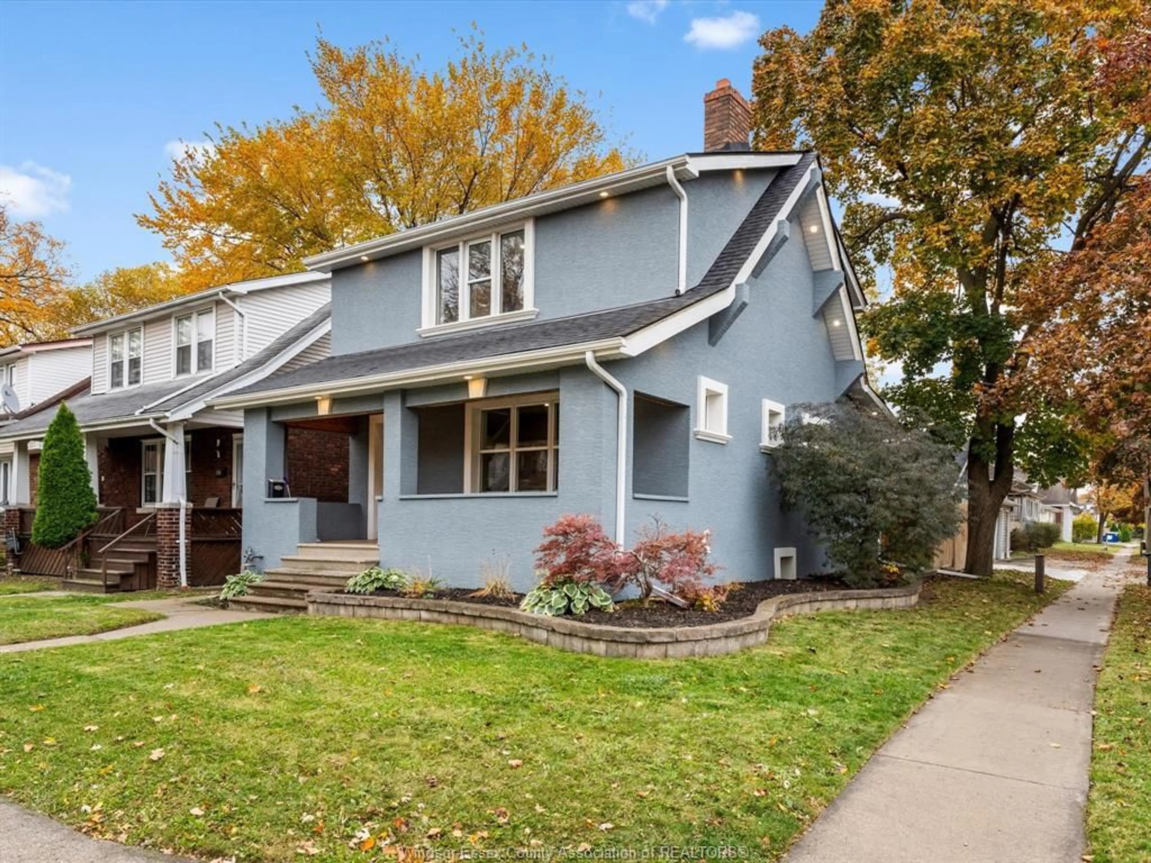 Home with vinyl exterior material, street for 425 Hanna St, Windsor Ontario N8X 1E5