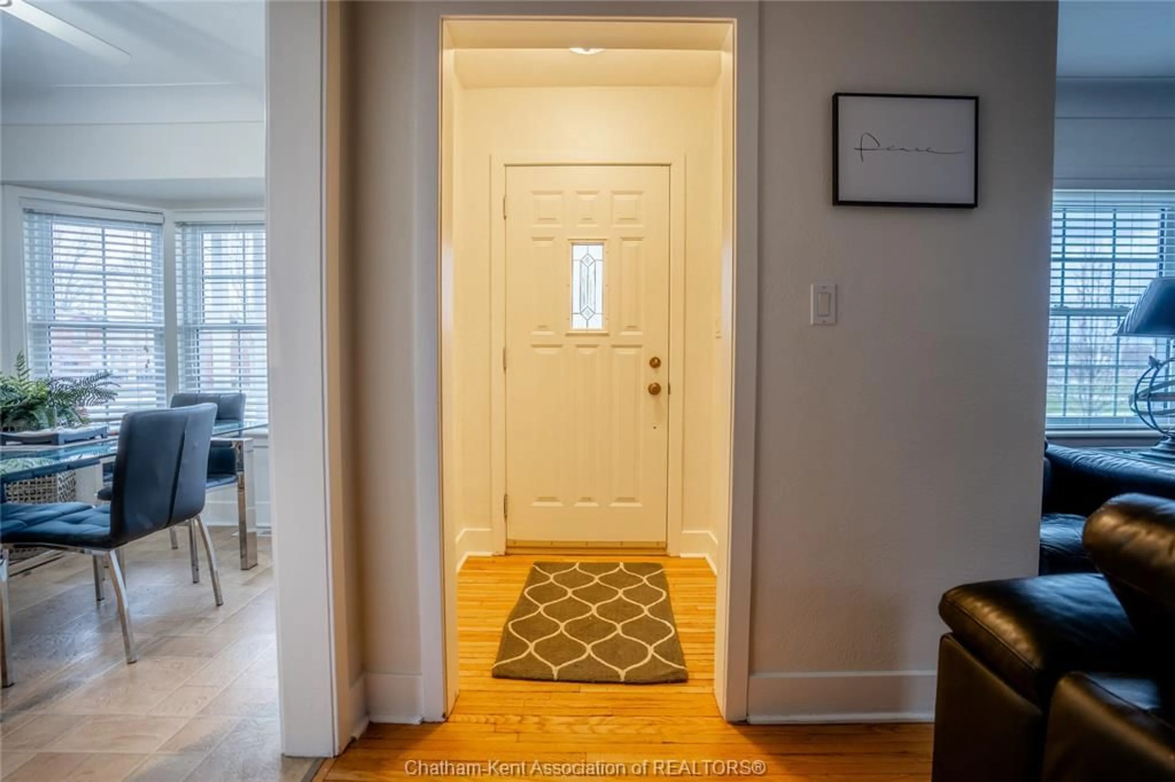 Indoor entryway for 86 Phyllis Ave, Chatham Ontario N7M 3C4