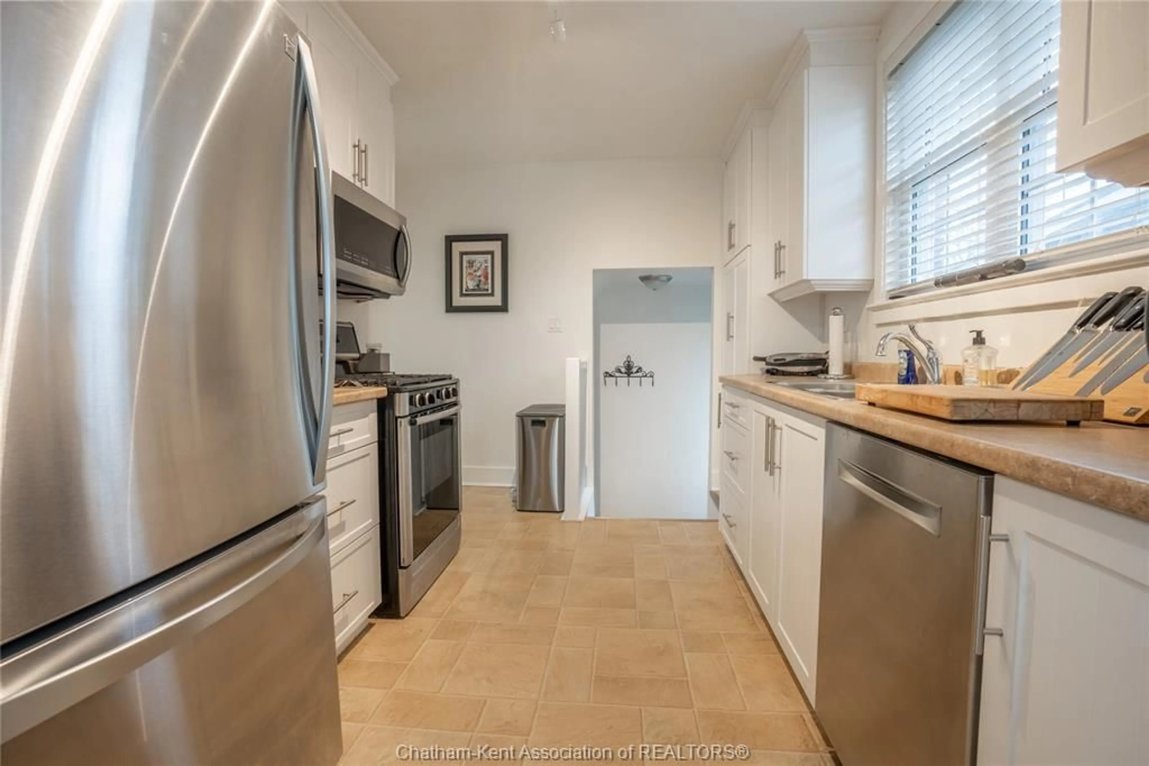 Standard kitchen, unknown for 86 Phyllis Ave, Chatham Ontario N7M 3C4