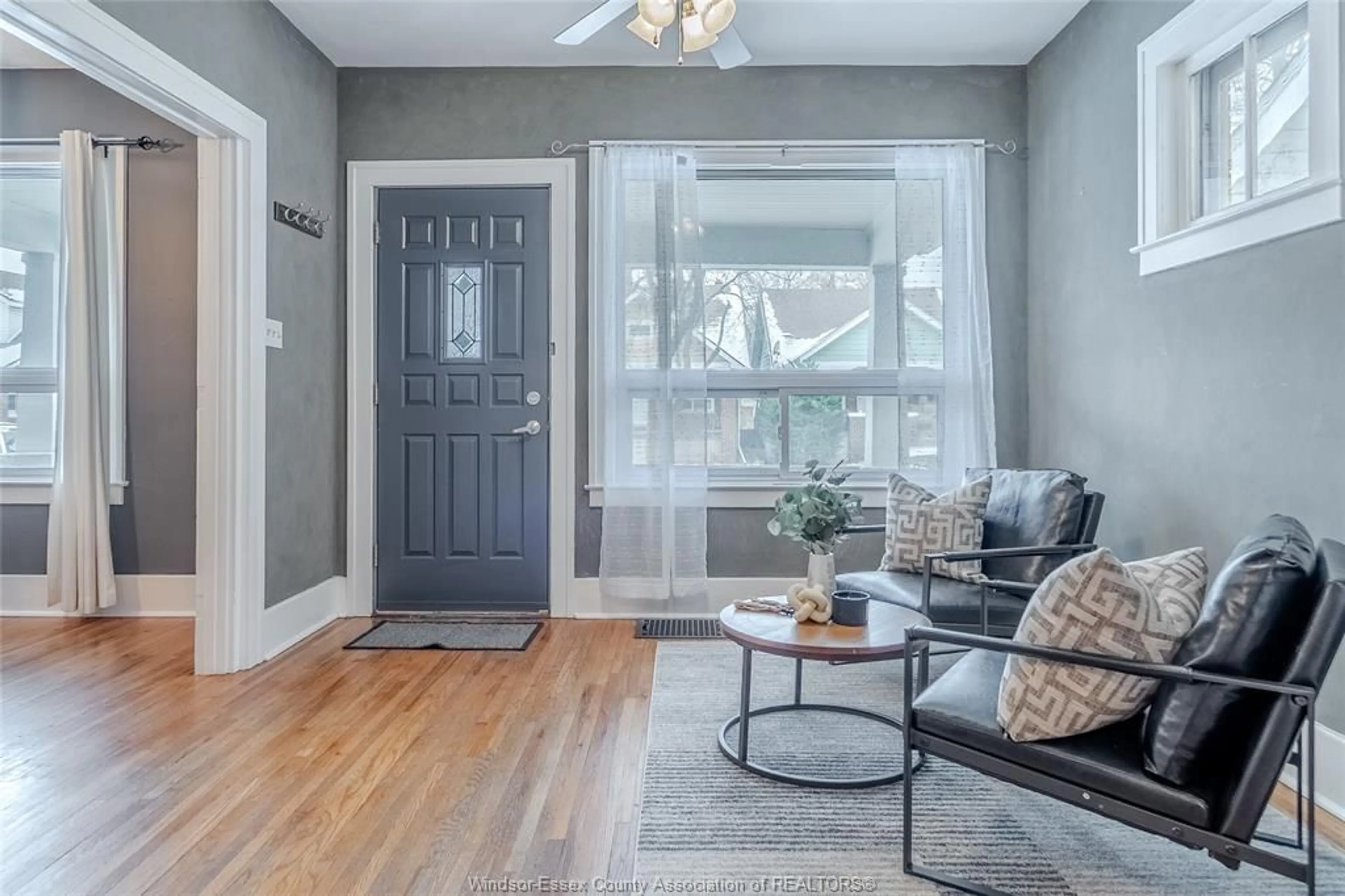 Indoor entryway for 1344 GLADSTONE, Windsor Ontario N8X 1L8