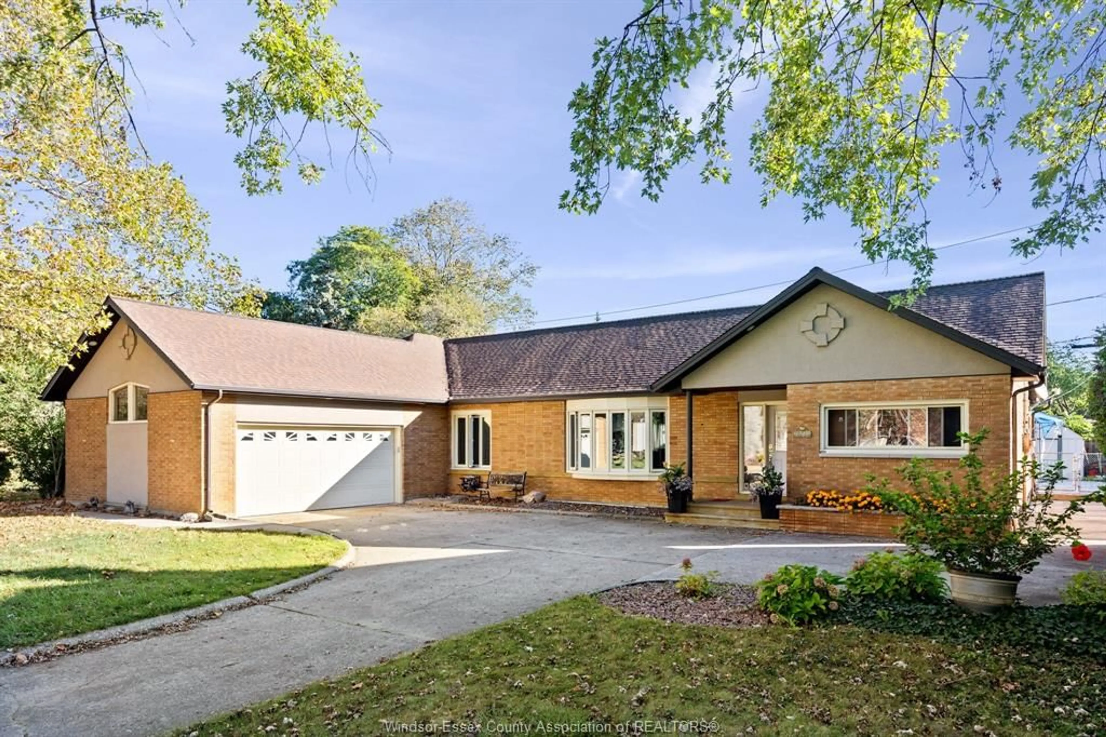 A pic from outside/outdoor area/front of a property/back of a property/a pic from drone, street for 3740 OUELLETTE, Windsor Ontario N9E 3M7