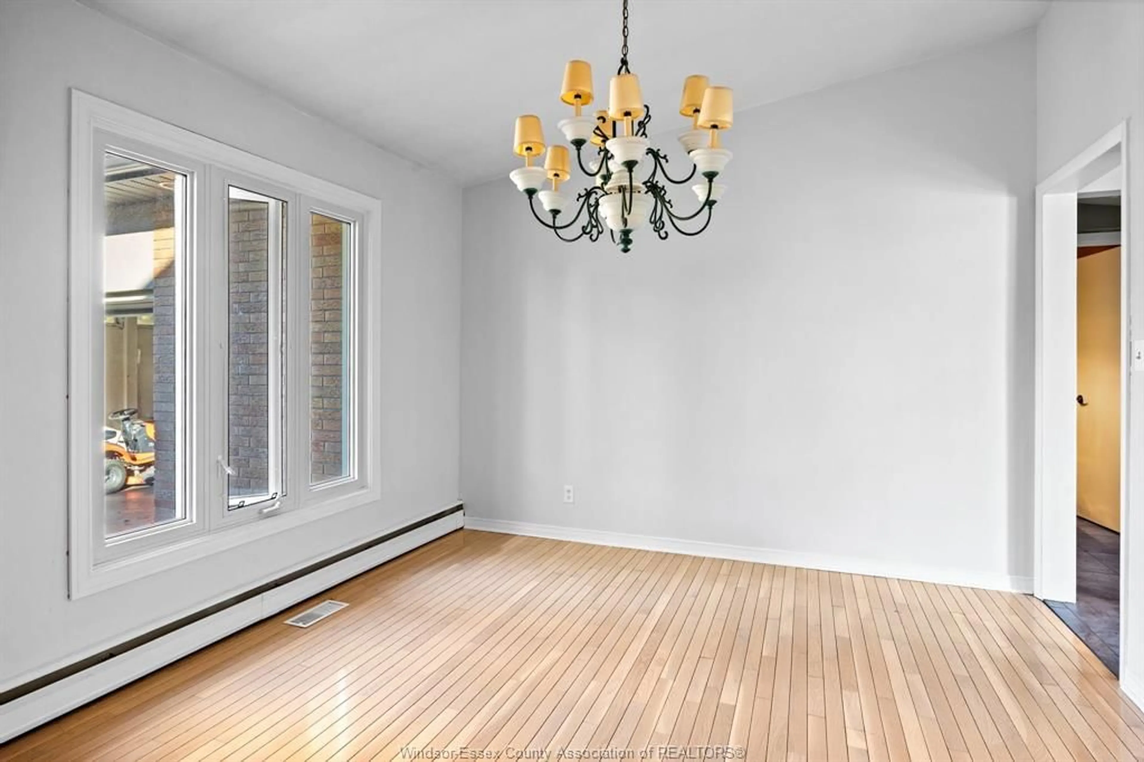 Dining room, wood/laminate floor for 3740 OUELLETTE, Windsor Ontario N9E 3M7