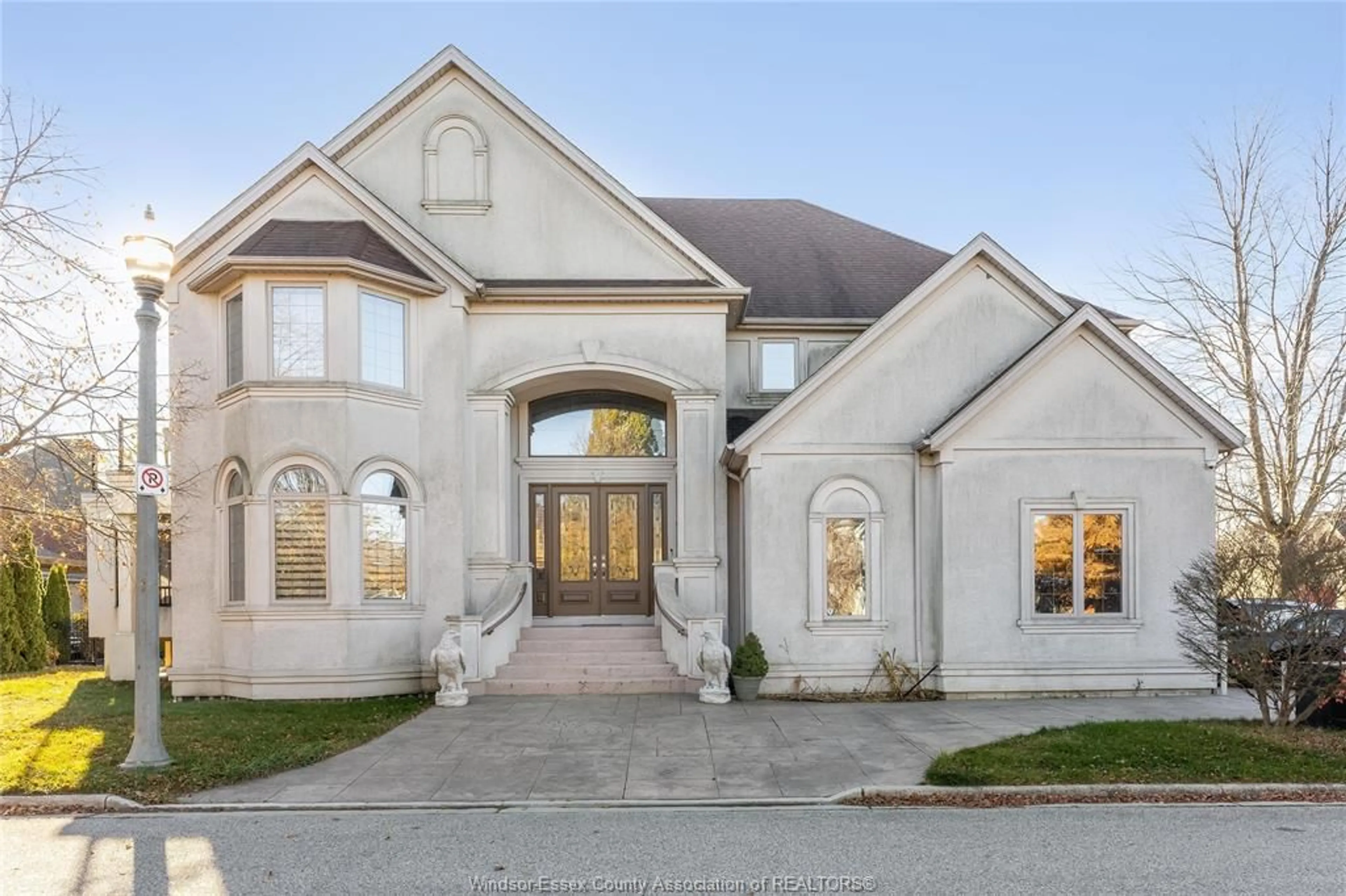 Home with brick exterior material, street for 460 SHOREVIEW CIRCLE, Windsor Ontario N8P 1M7