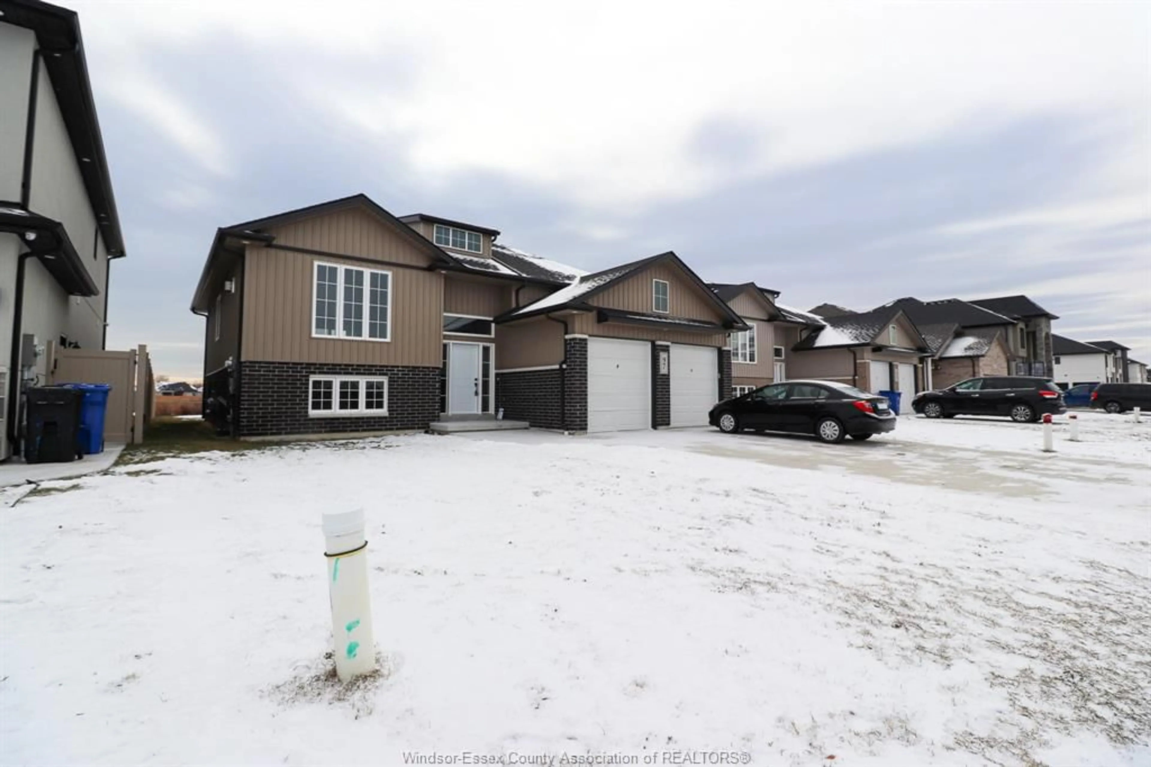 A pic from outside/outdoor area/front of a property/back of a property/a pic from drone, street for 97 KINGSBRIDGE, Amherstburg Ontario N9V 4B6