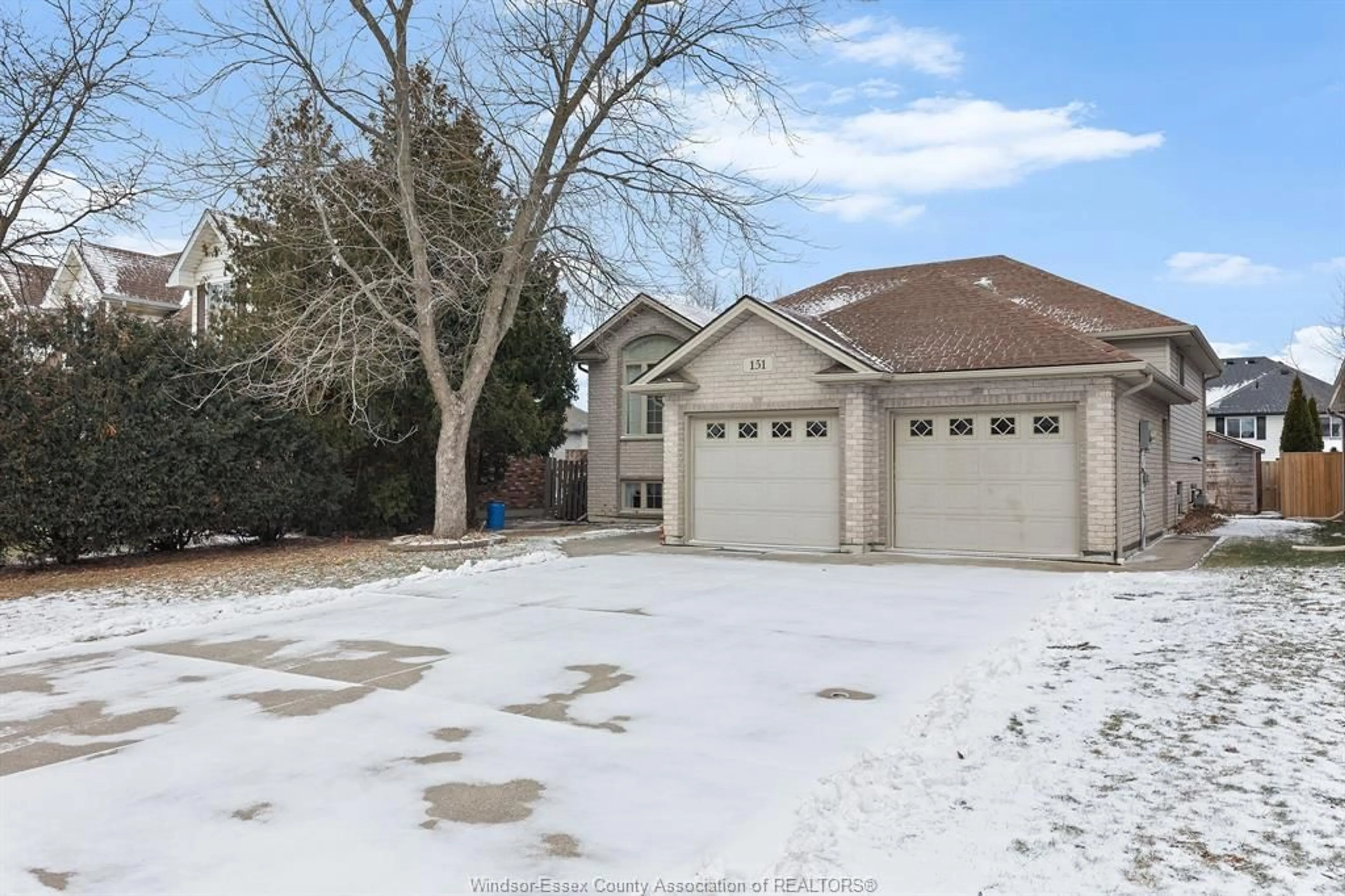 A pic from outside/outdoor area/front of a property/back of a property/a pic from drone, street for 151 MAIDSTONE Ave, Essex Ontario N8M 2J7