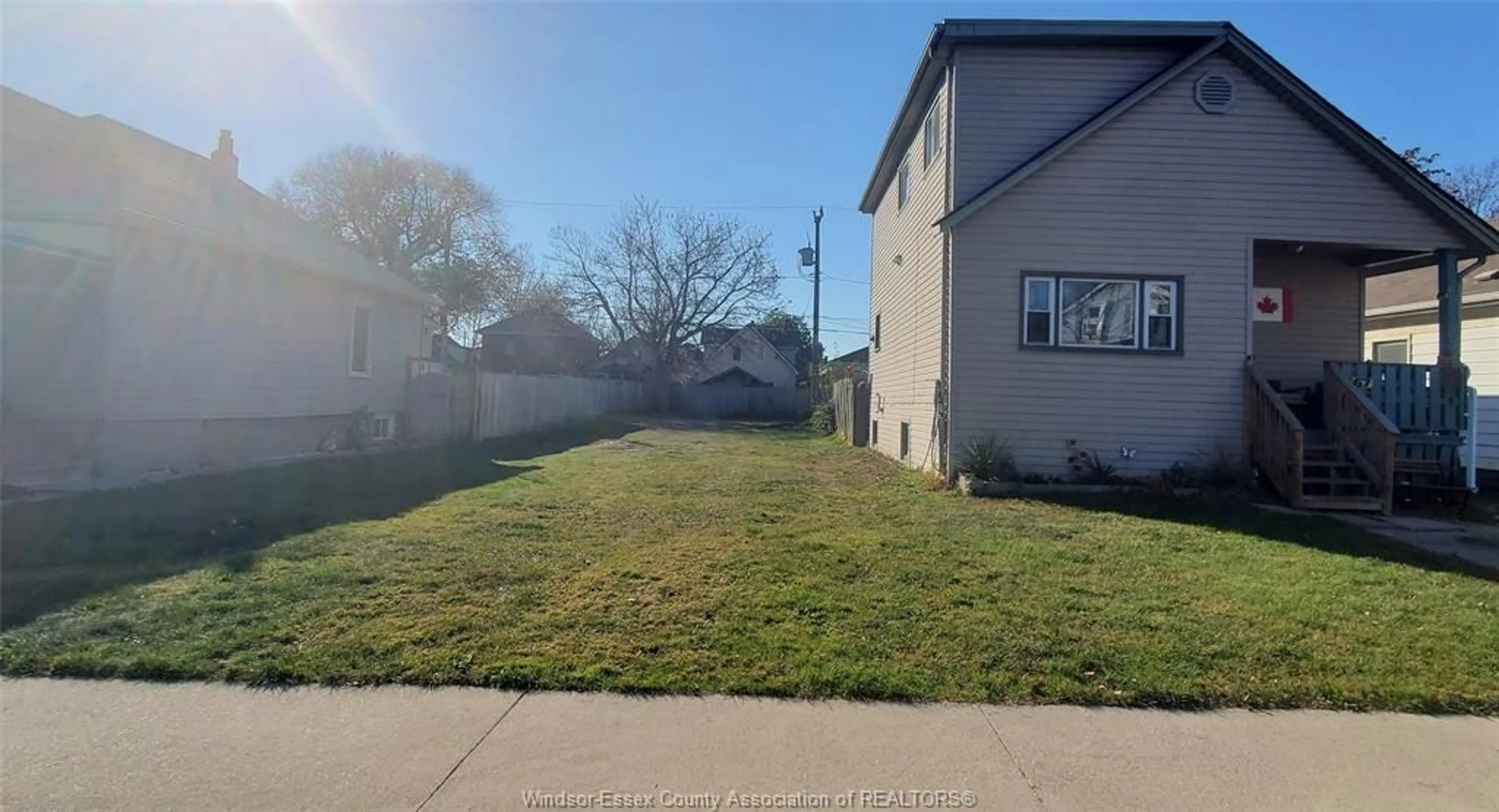 A pic from outside/outdoor area/front of a property/back of a property/a pic from drone, street for 1171 HICKORY Rd, Windsor Ontario N8Y 3S4