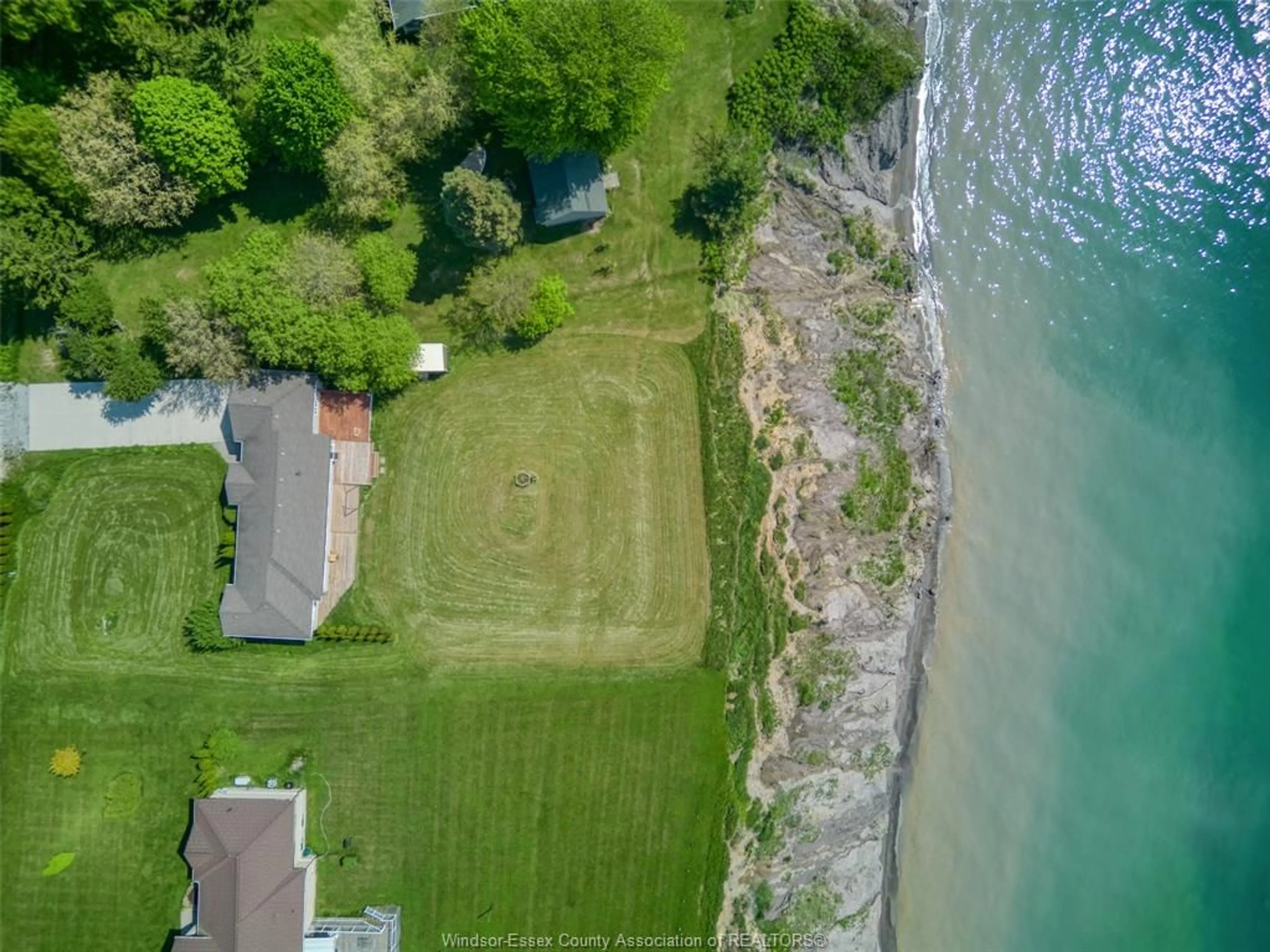 A pic from outside/outdoor area/front of a property/back of a property/a pic from drone, water/lake/river/ocean view for 6648 TALBOT Trail, Merlin Ontario N0P 1W0