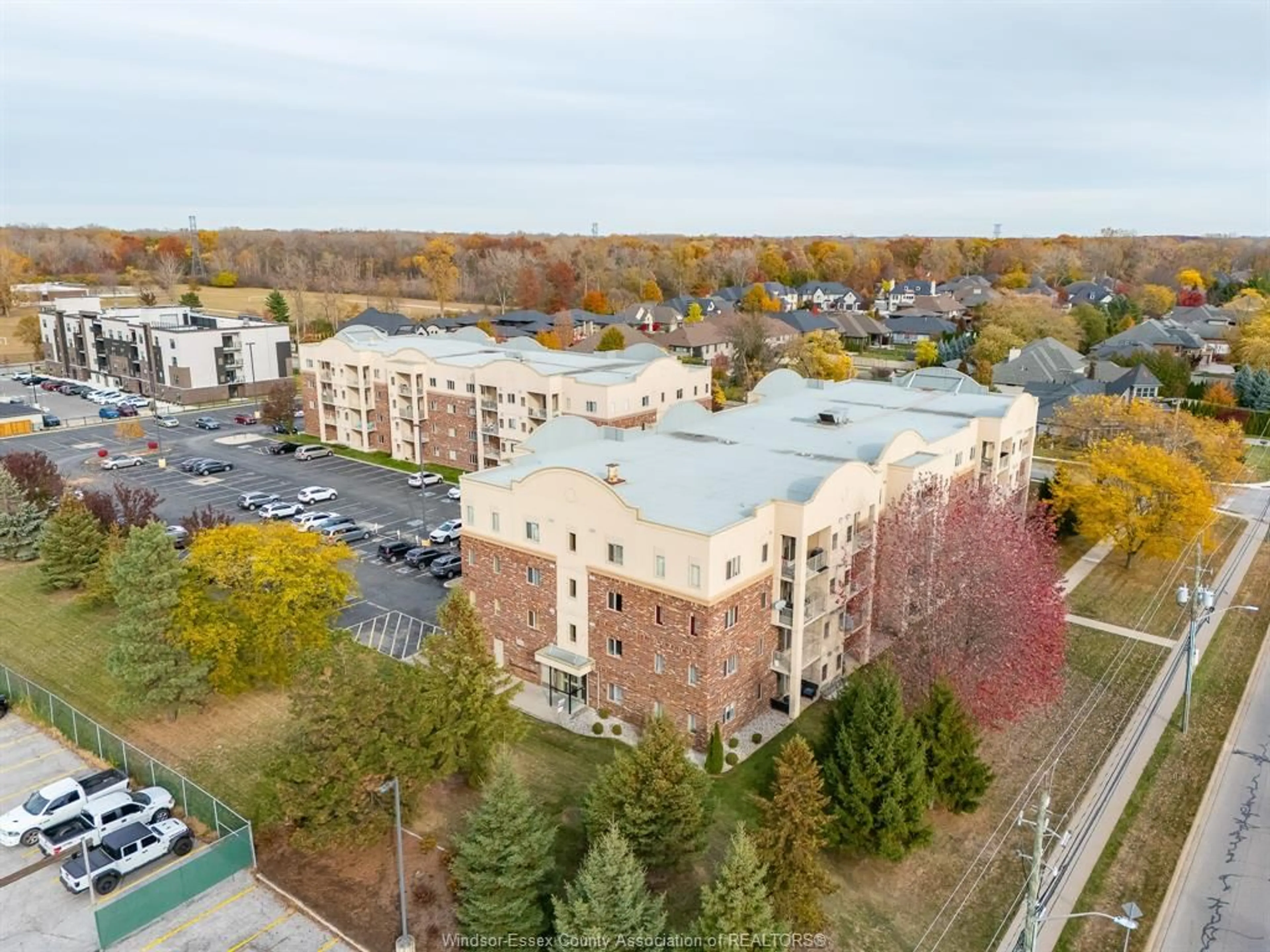 A pic from outside/outdoor area/front of a property/back of a property/a pic from drone, city buildings view from balcony for 5995 Ellis St, LaSalle Ontario N9H 2P1