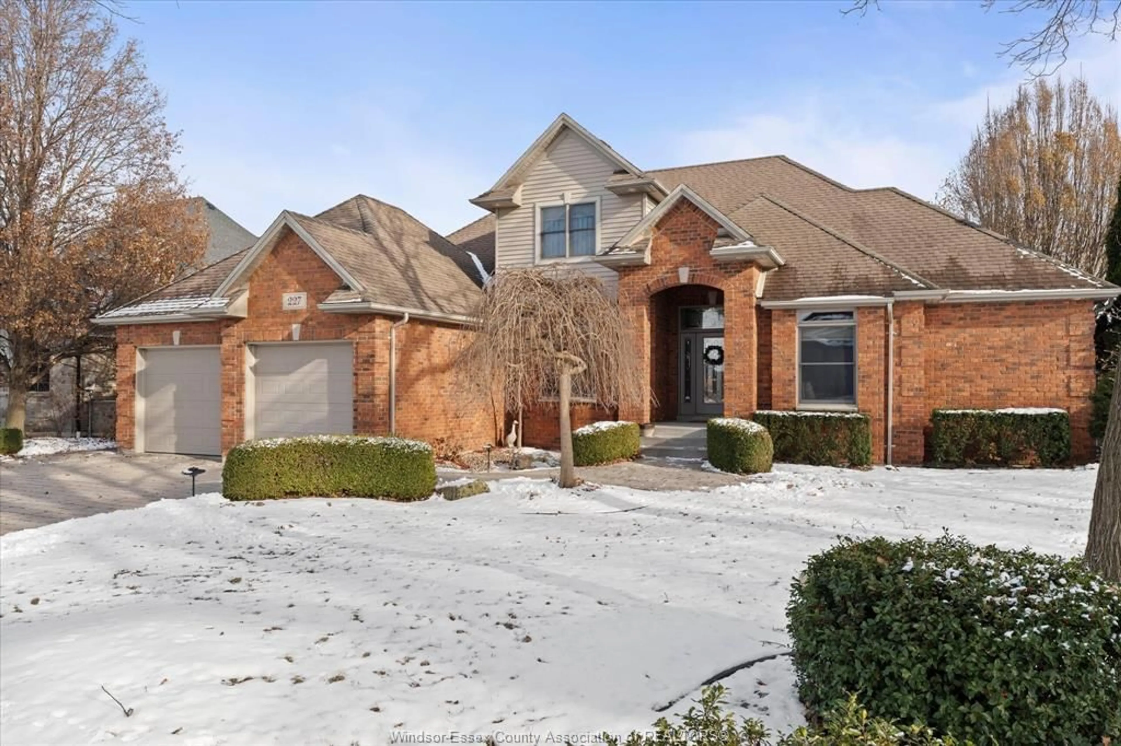 Home with brick exterior material, street for 227 CLUBVIEW Dr, Amherstburg Ontario N9V 3Z3