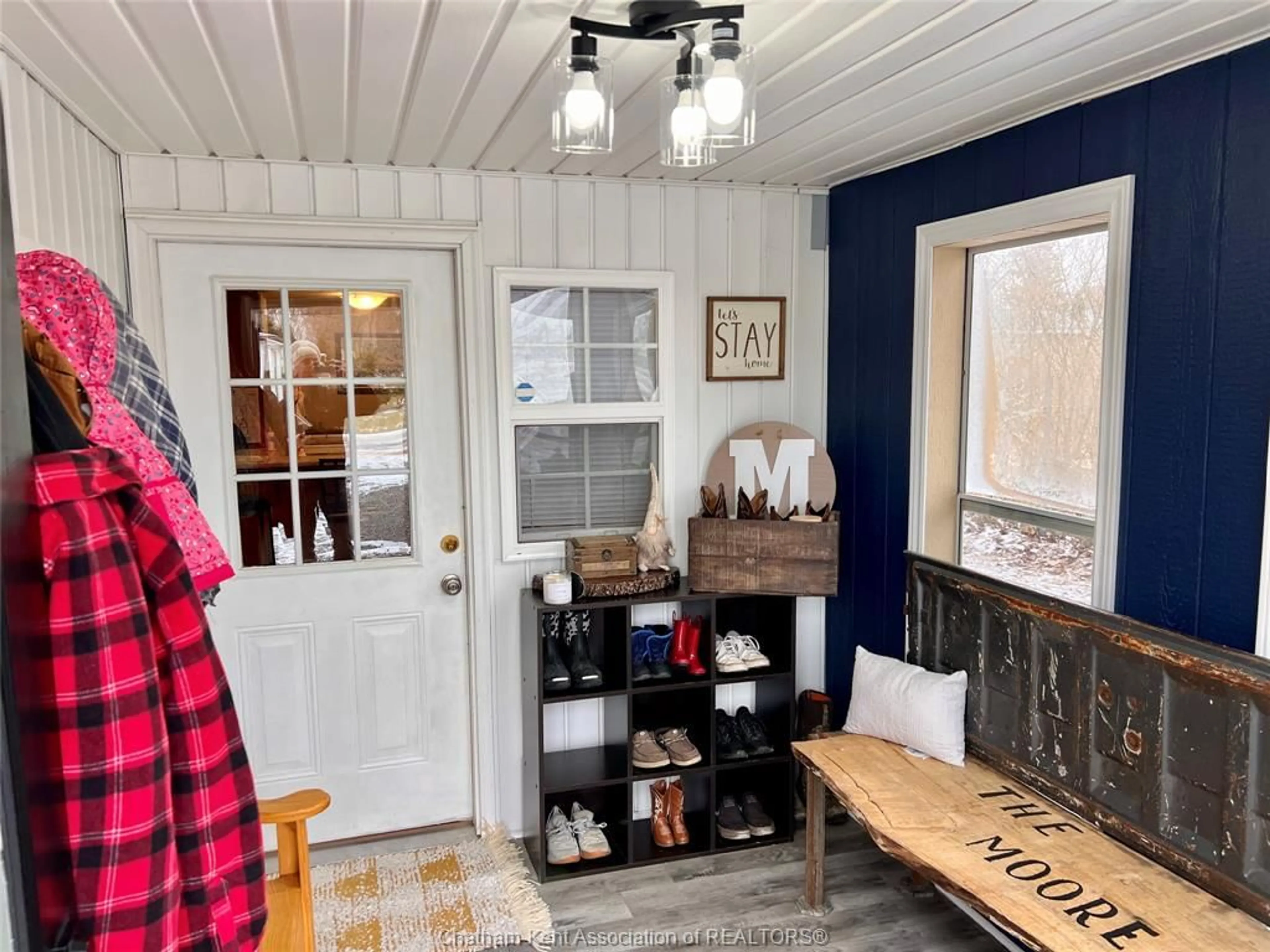 Indoor entryway for 8583 James St, Charing Cross Ontario N0P 1G0