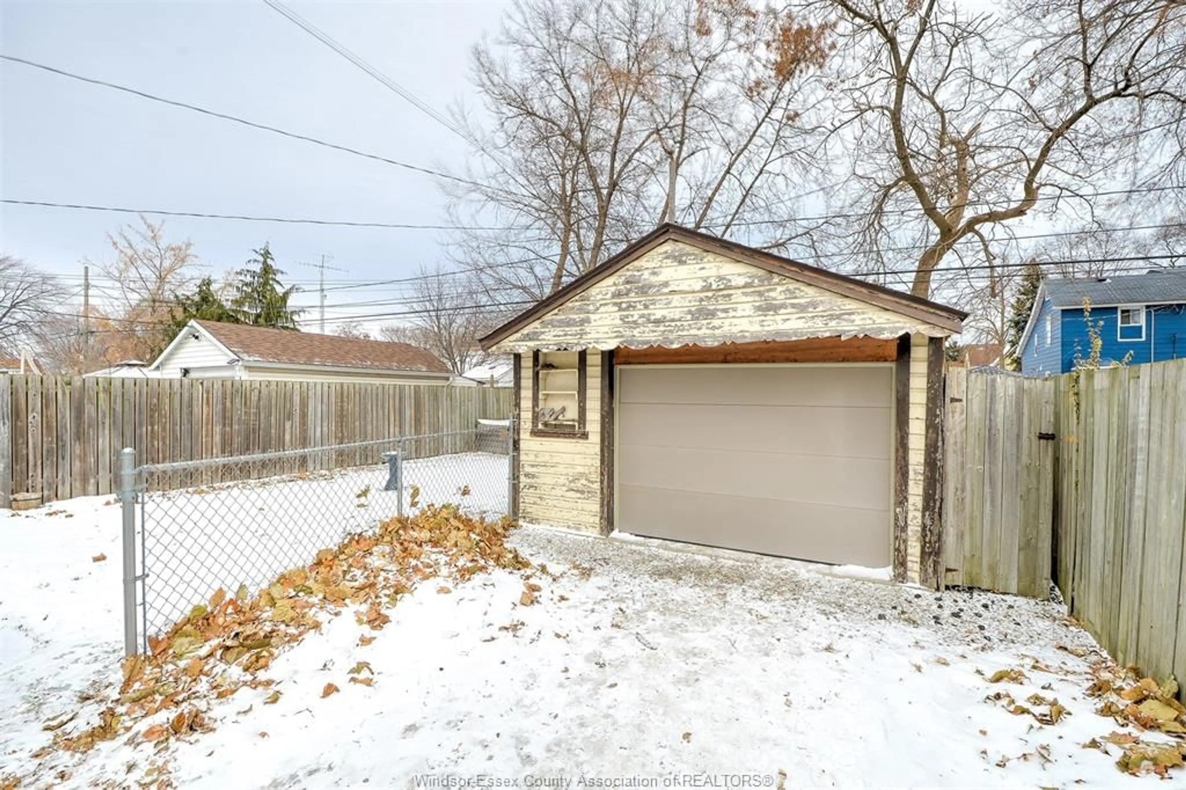 Shed for 2624 ALEXIS, Windsor Ontario N8W 3Z9
