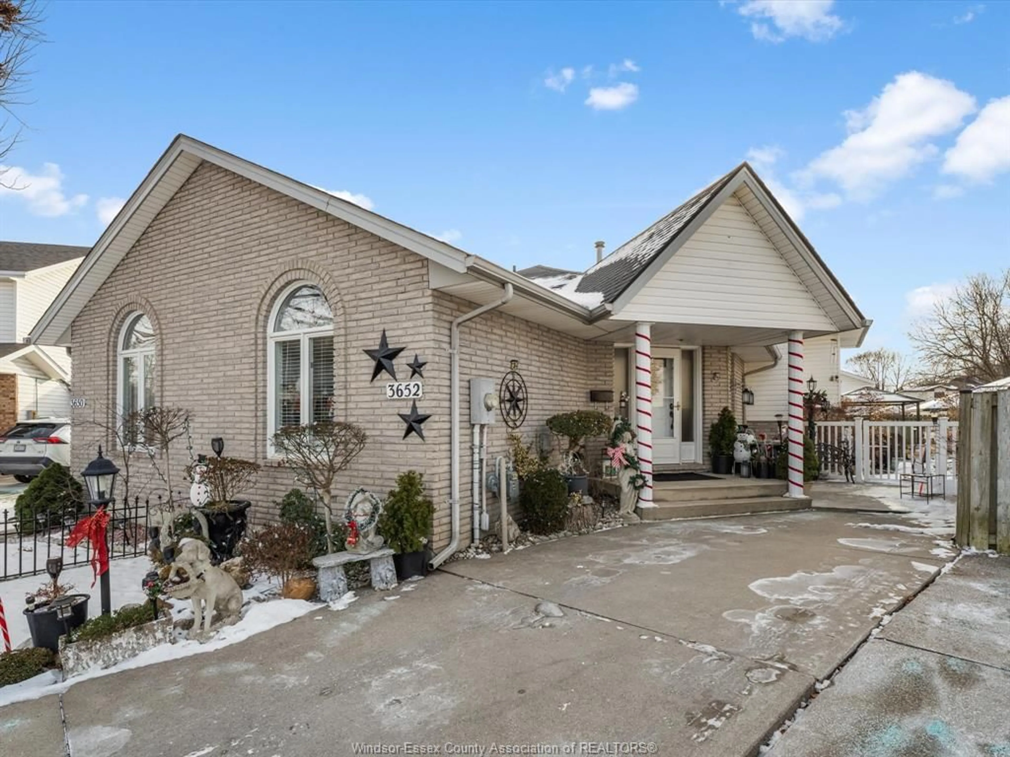 Home with brick exterior material, street for 3652 STEPHANIE Crt, Windsor Ontario N8W 5G5