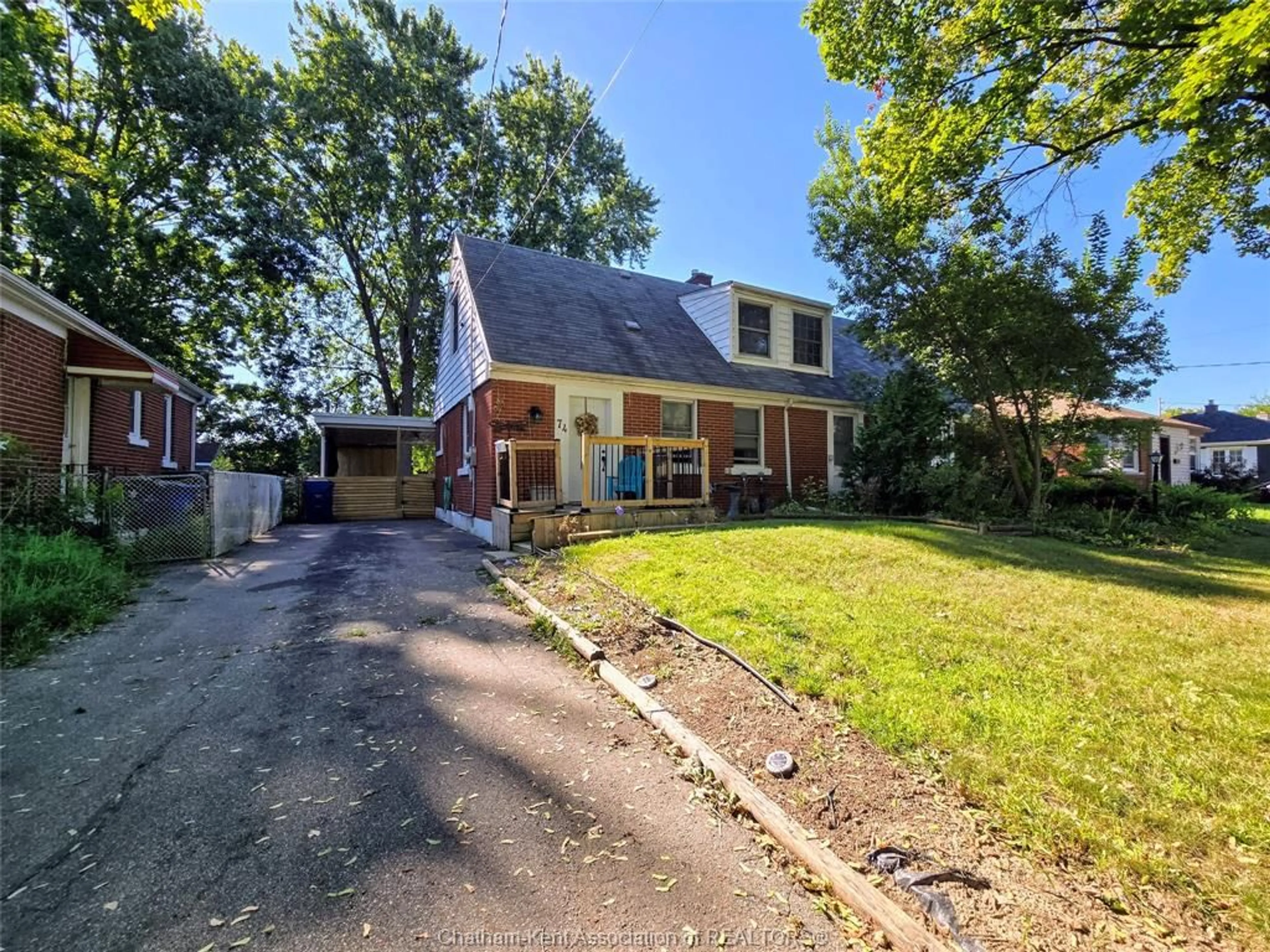 A pic from outside/outdoor area/front of a property/back of a property/a pic from drone, street for 74 Sunnyside Ave, Chatham Ontario N7M 1Z7