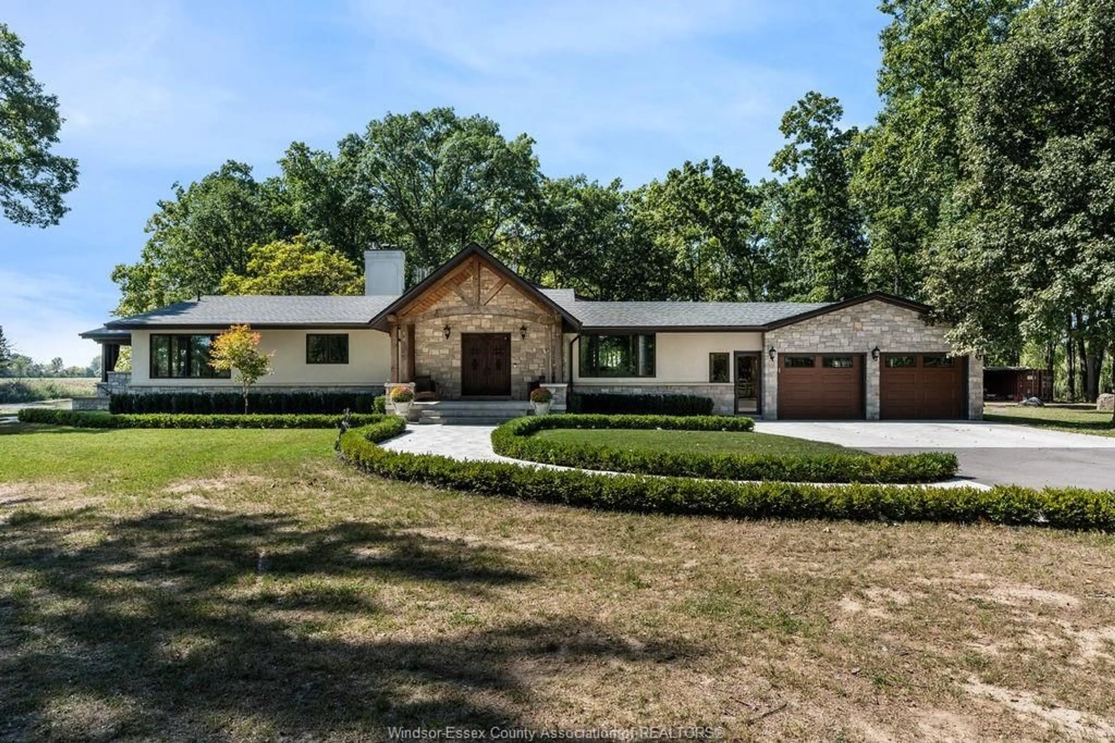 A pic from outside/outdoor area/front of a property/back of a property/a pic from drone, unknown for 5938 CONCESSION 5, Amherstburg Ontario N9V 2Y9