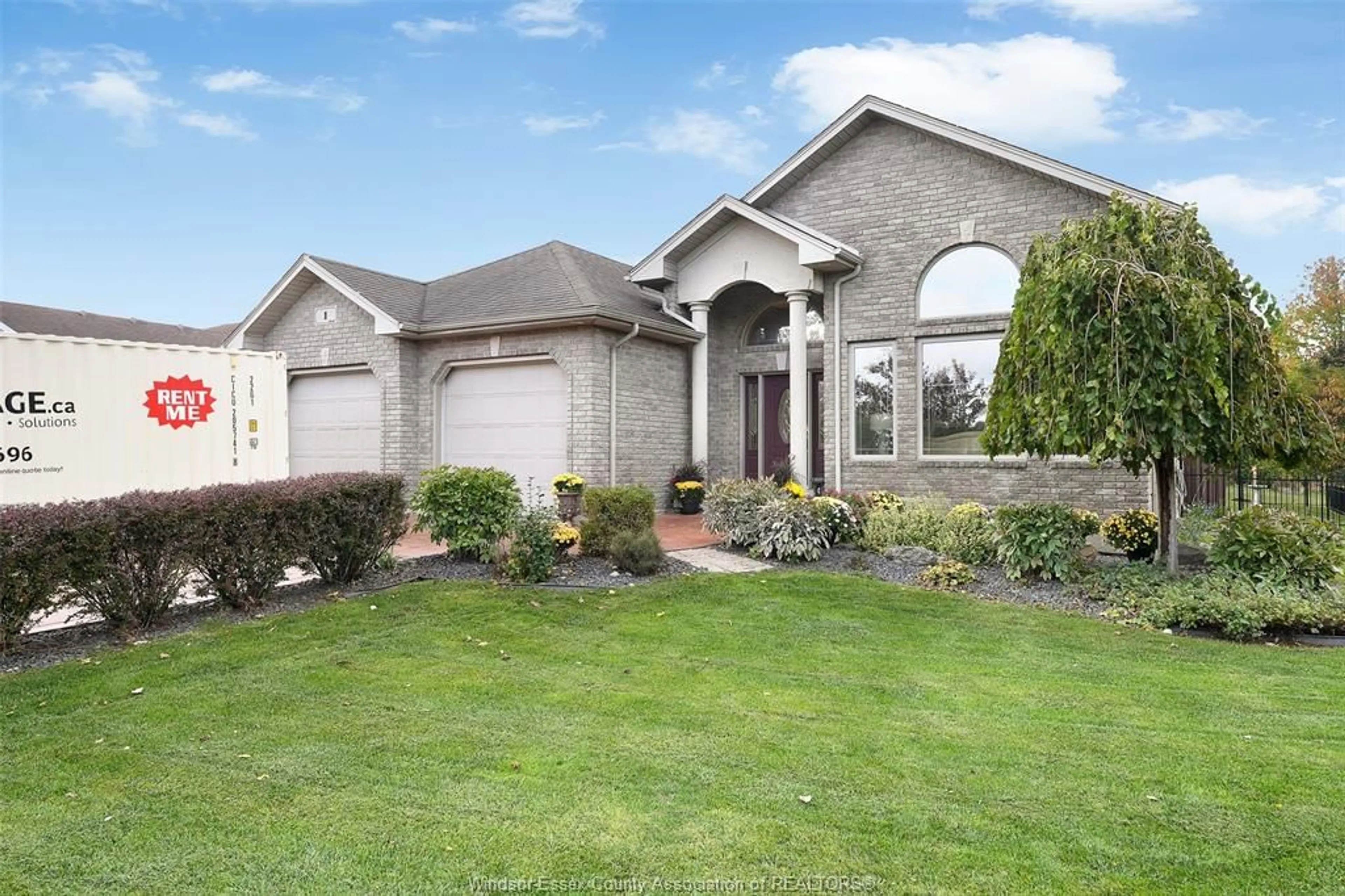 Home with brick exterior material, street for 1 KINGSBRIDGE Dr, Amherstburg Ontario N9V 4A4