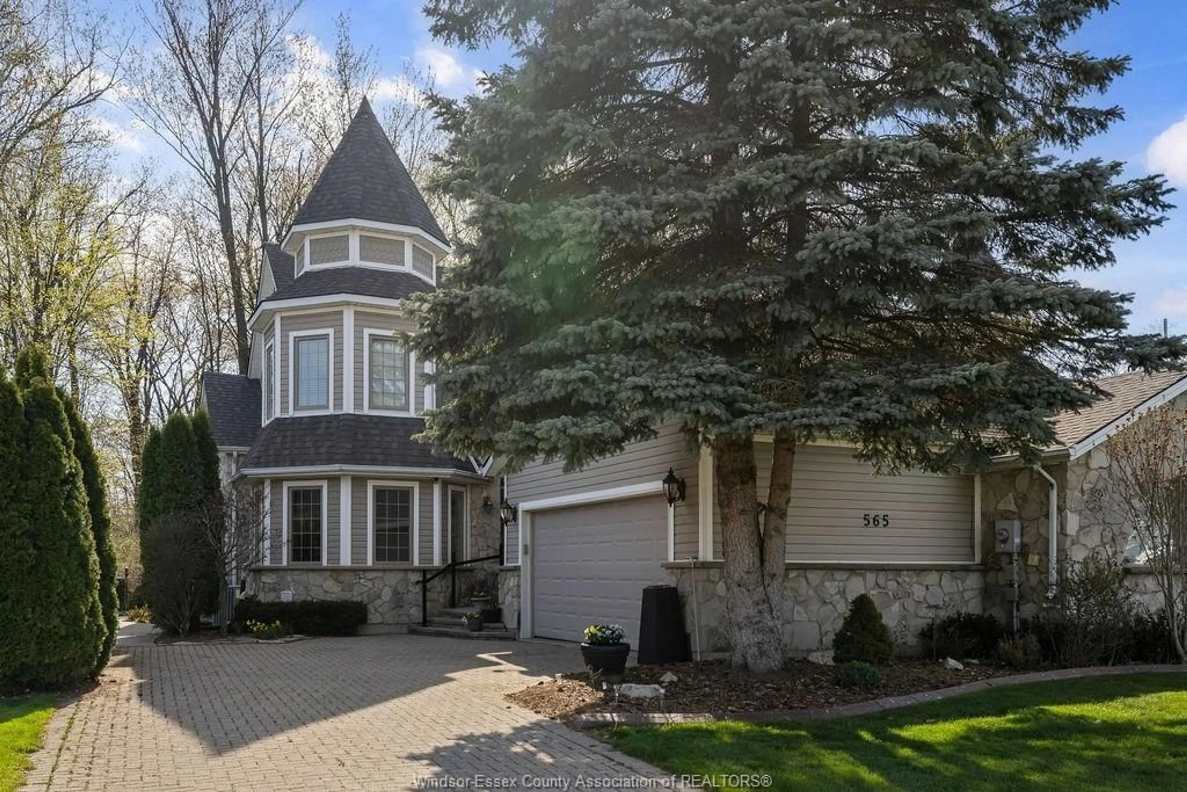 Home with brick exterior material, street for 565 GOLD COAST, Amherstburg Ontario N8N 1M2