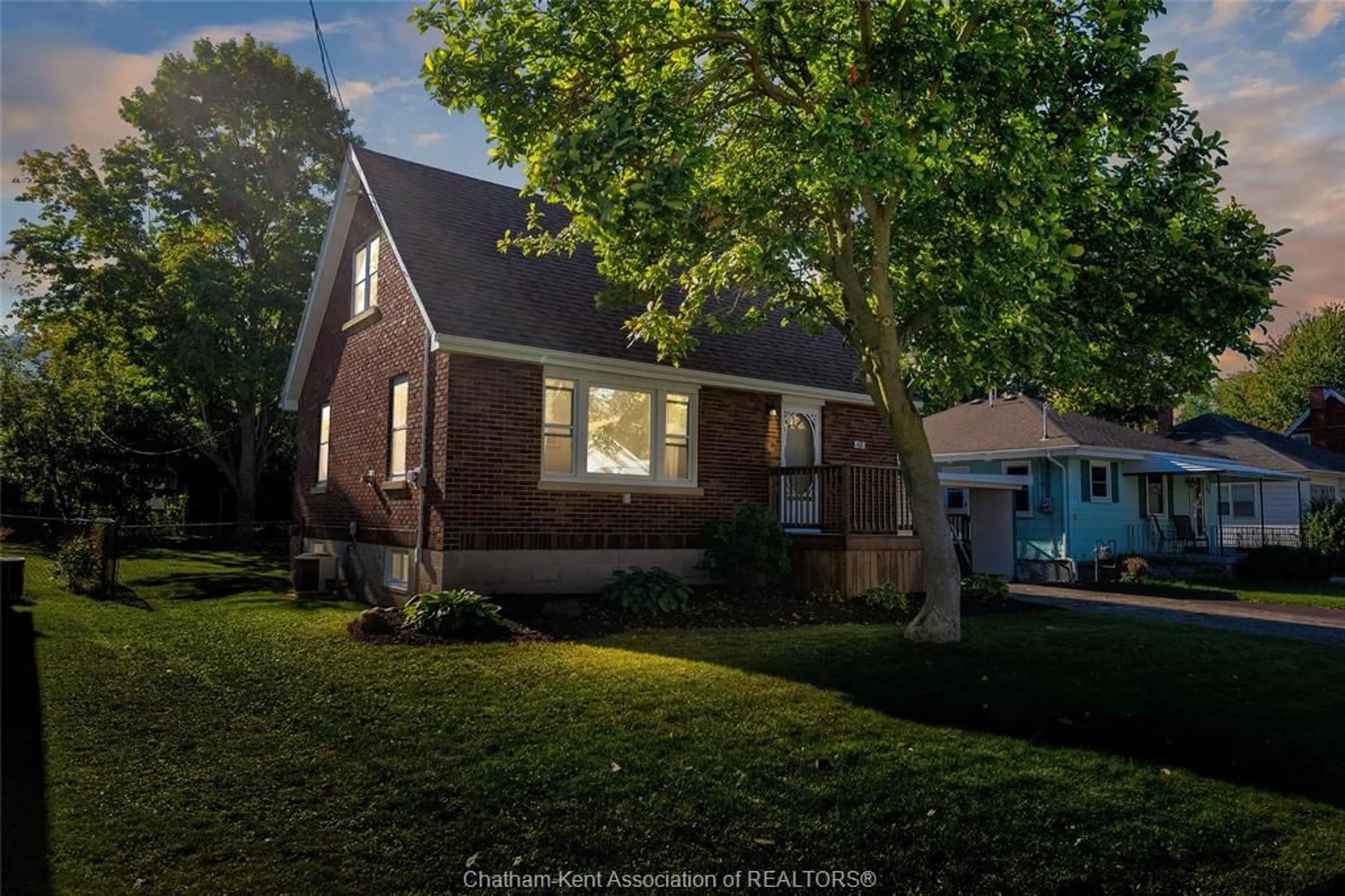 Unknown for 48 Cornhill St, Chatham Ontario N7L 1M7