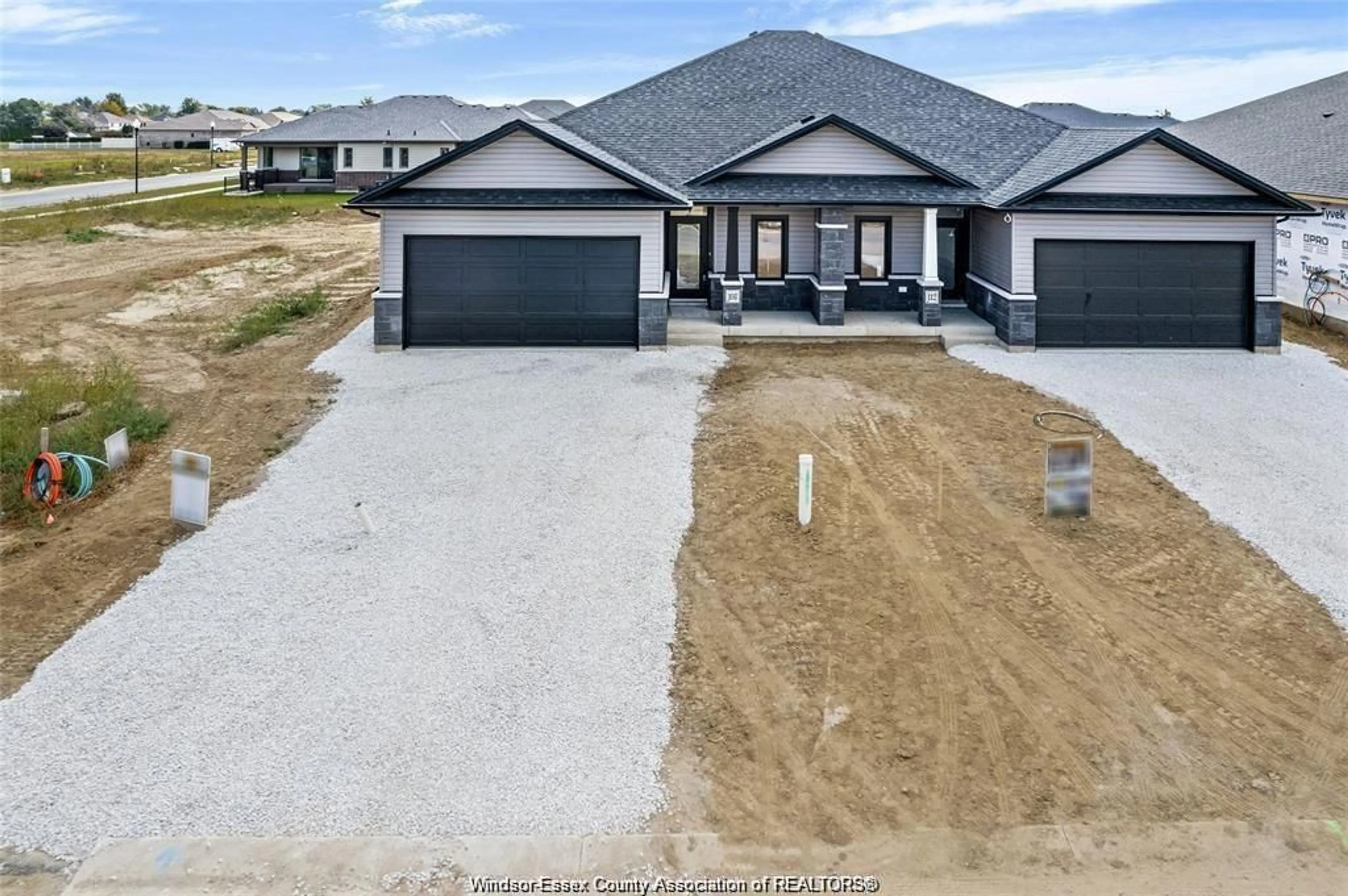 A pic from outside/outdoor area/front of a property/back of a property/a pic from drone, street for 133 BRIGHTON Pl, Chatham Ontario N7L 0G7