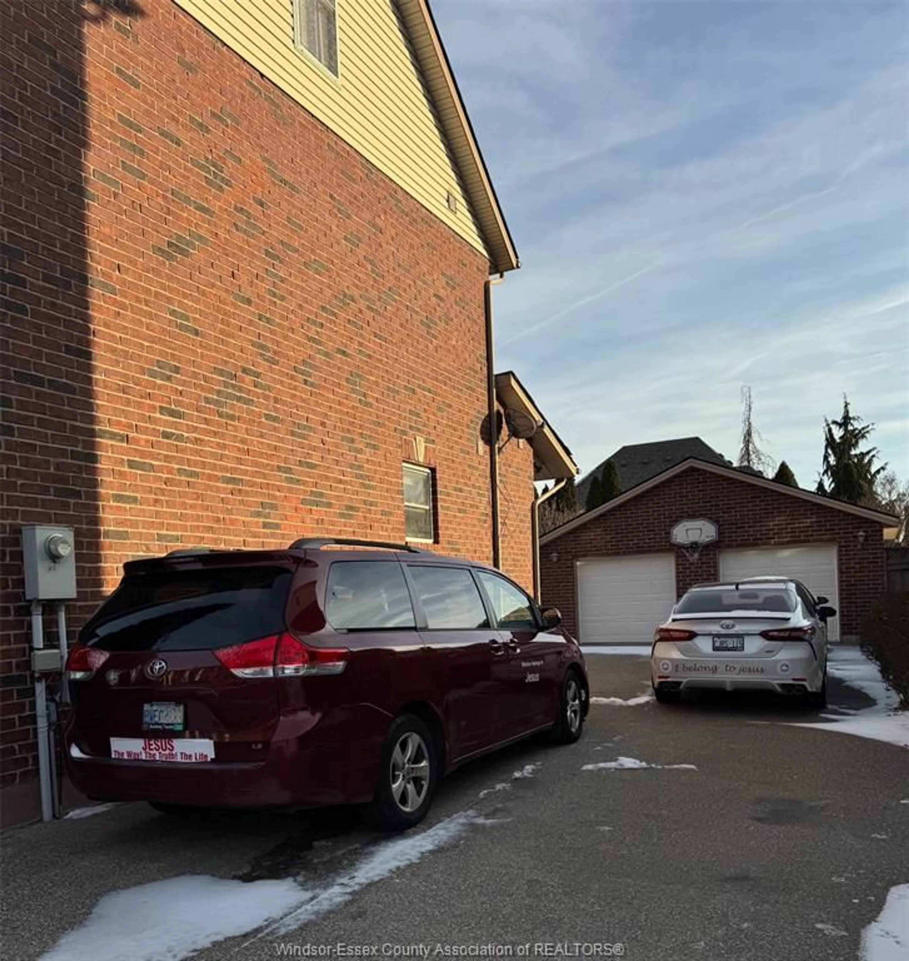 Parking for 11833 SAVANNA St, Windsor Ontario N8P 1P2