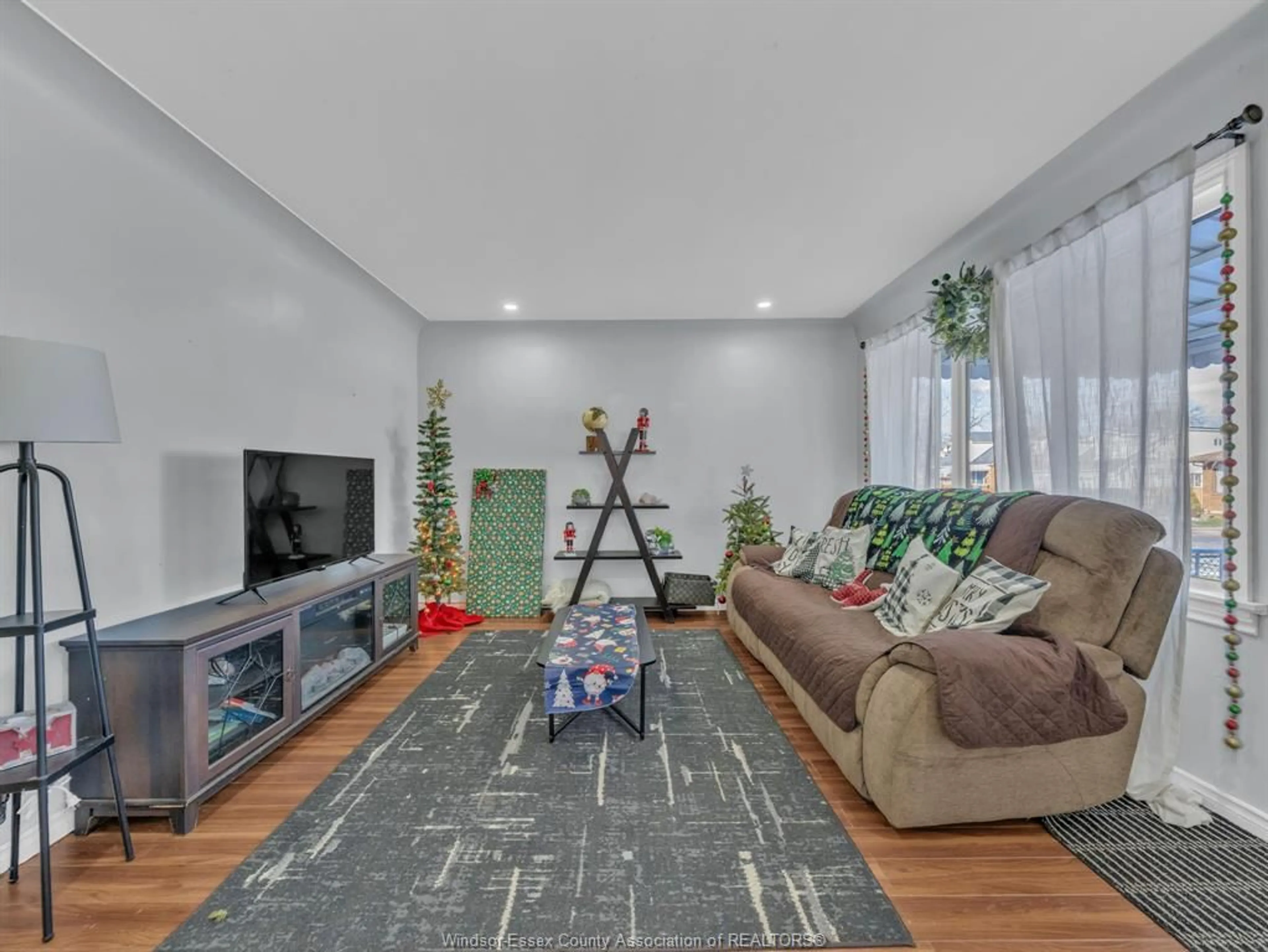 Living room with furniture, unknown for 2479 MEIGHEN, Windsor Ontario N8W 4C2