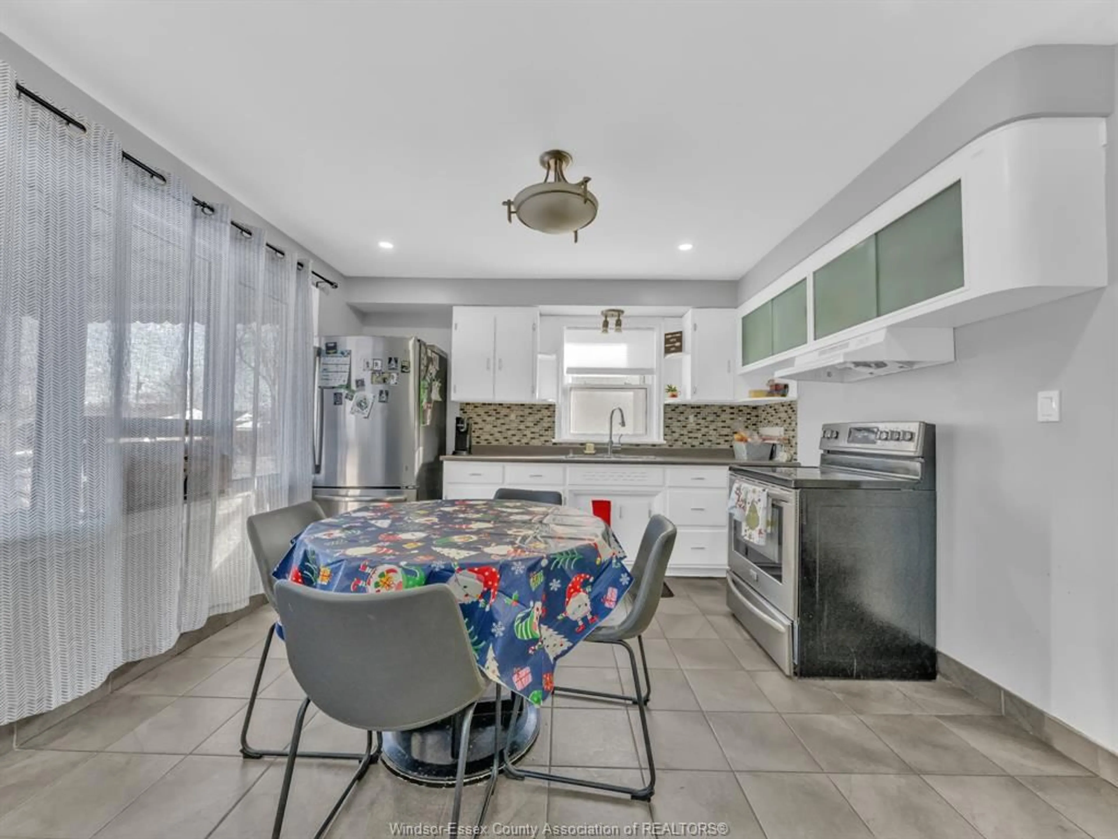 Open concept kitchen, ceramic/tile floor for 2479 MEIGHEN, Windsor Ontario N8W 4C2