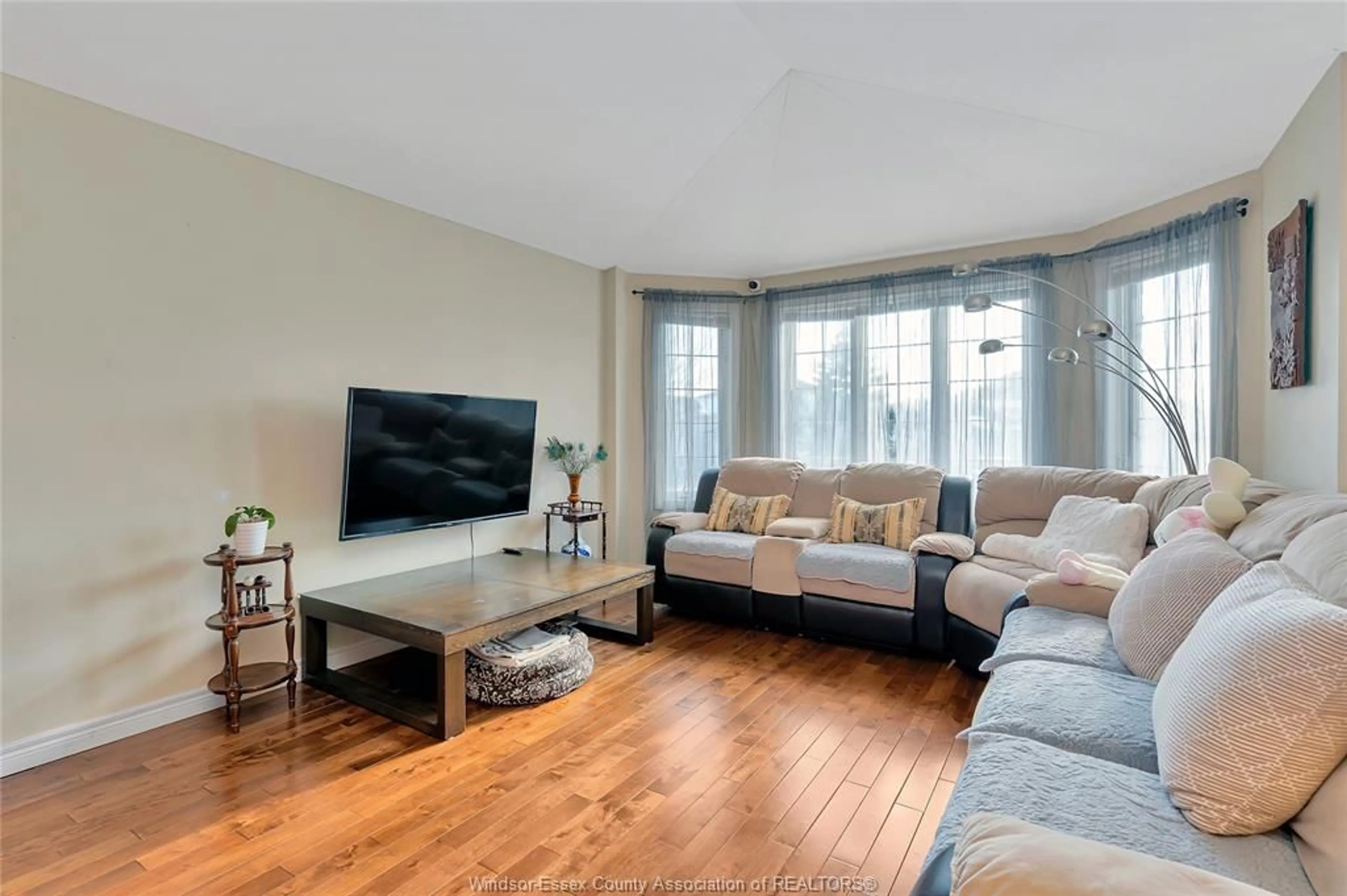 Living room with furniture, unknown for 4316 GOLFCOURSE Cres, Windsor Ontario N9G 2P4