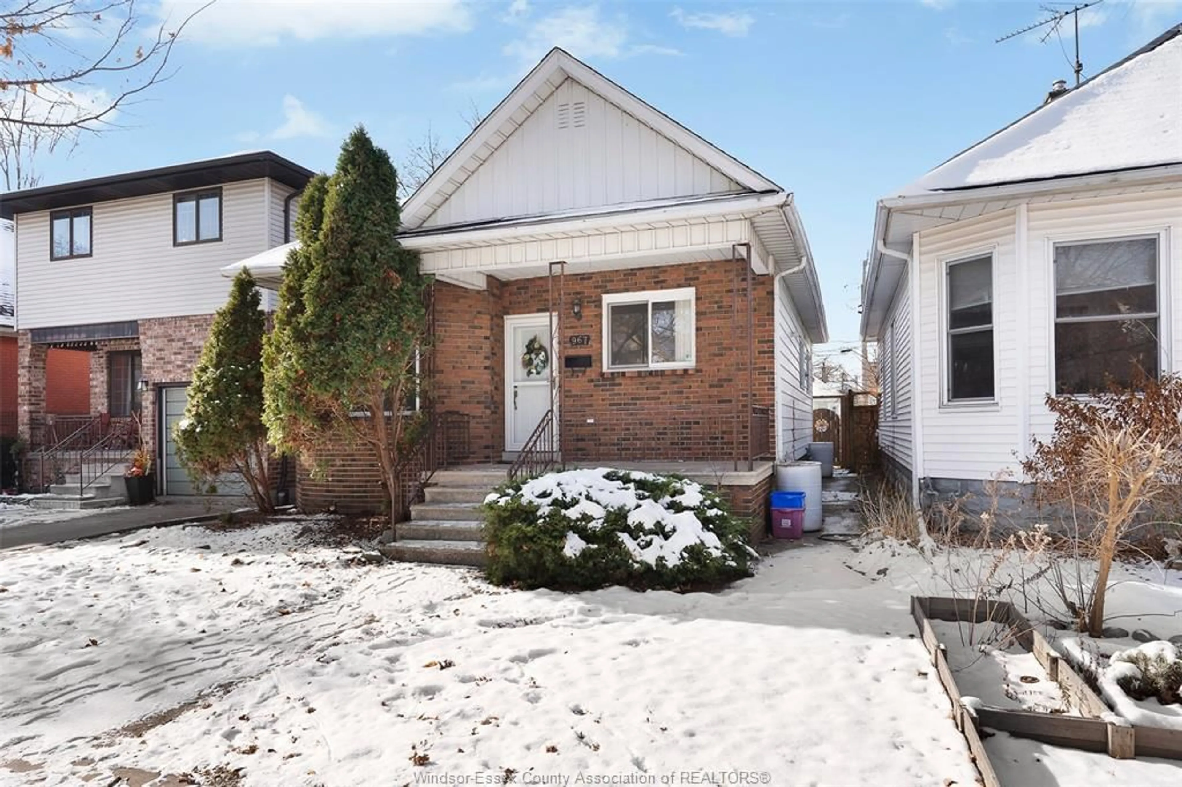 Home with brick exterior material, street for 967 GLADSTONE, Windsor Ontario N9A 2R5