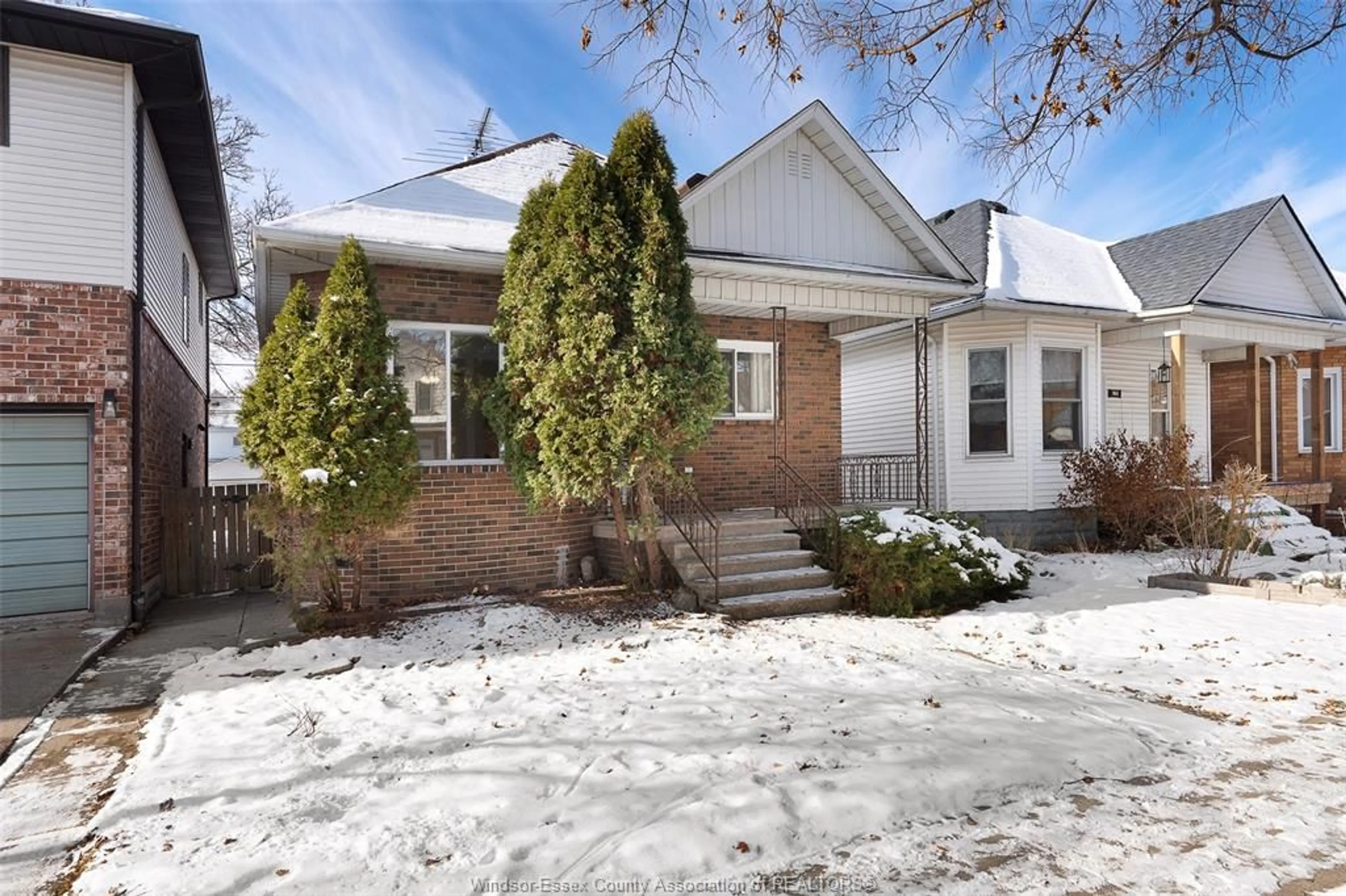 Home with brick exterior material, street for 967 GLADSTONE, Windsor Ontario N9A 2R5
