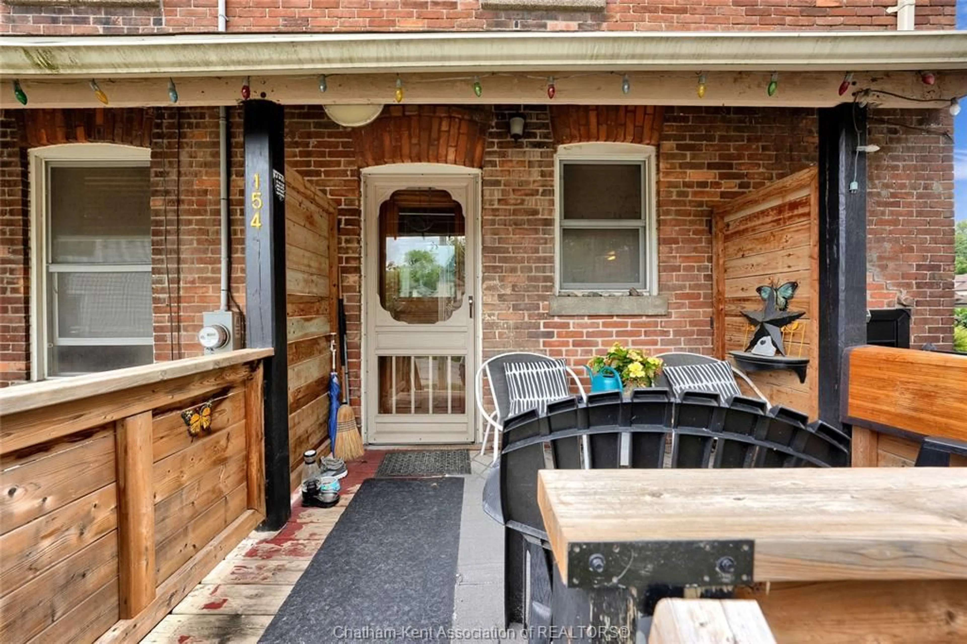 Patio, street for 154 Grand Ave, Chatham Ontario N7L 1W2